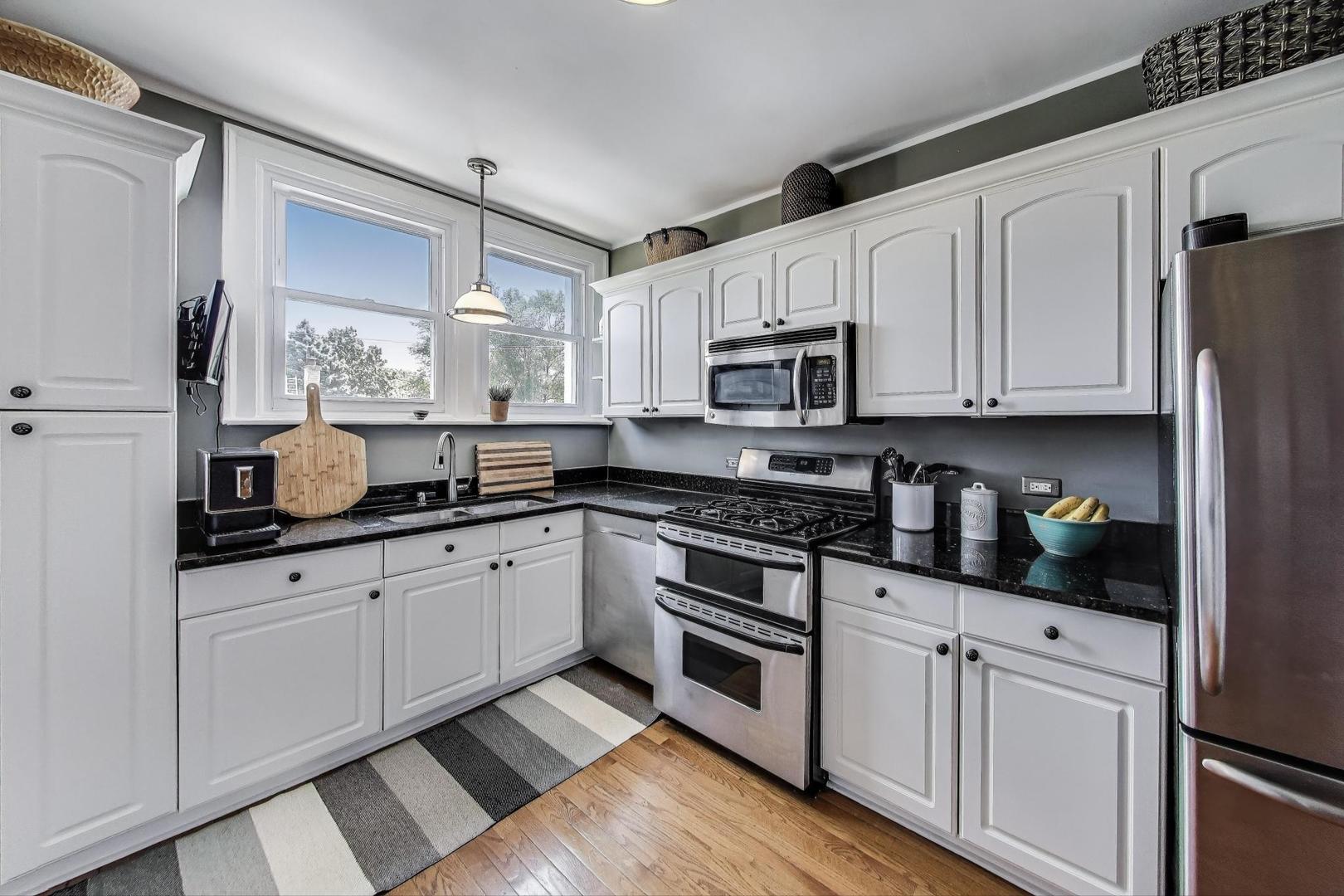 7519 N CLAREMONT Avenue Unit: 2S