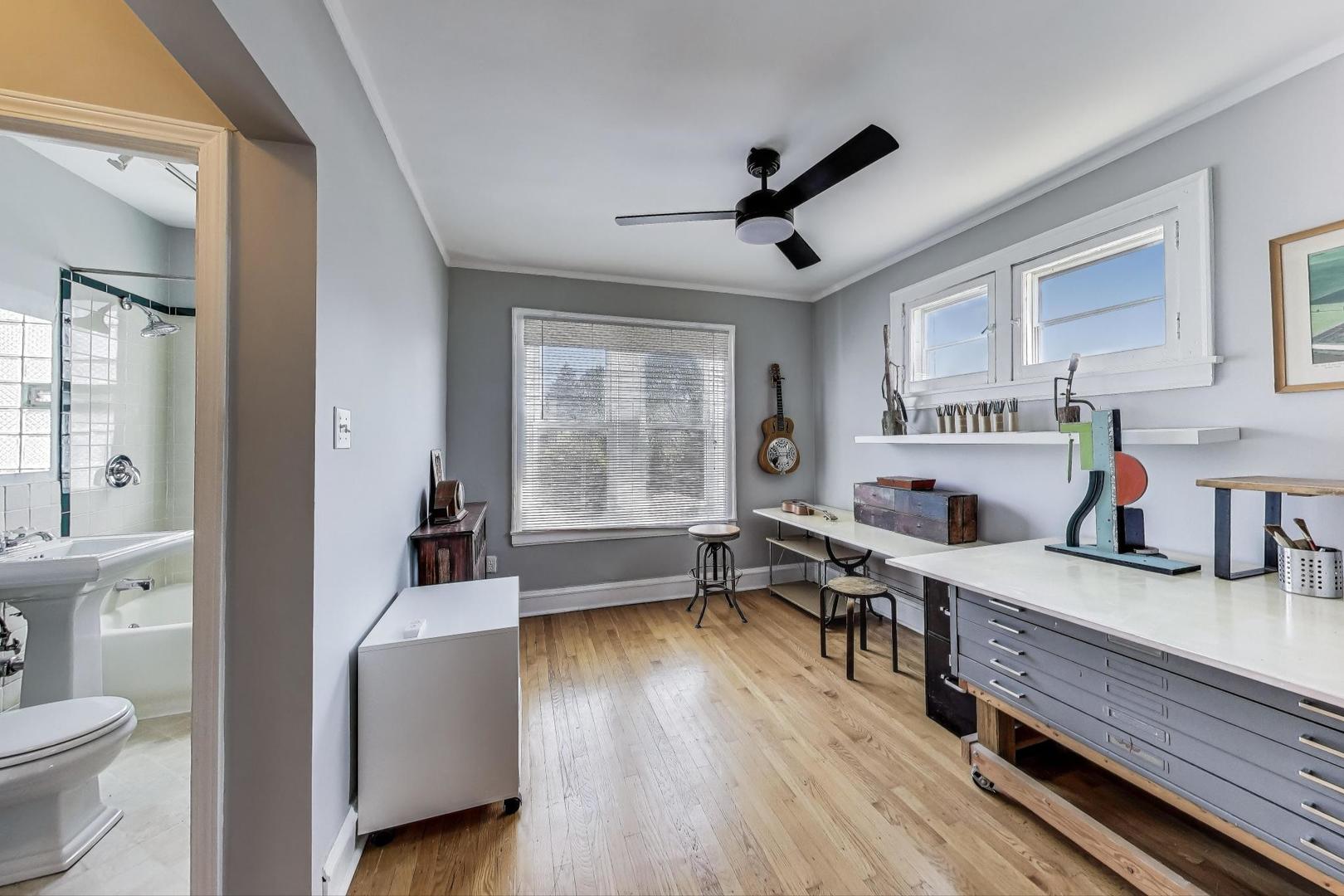 7519 N CLAREMONT Avenue Unit: 2S