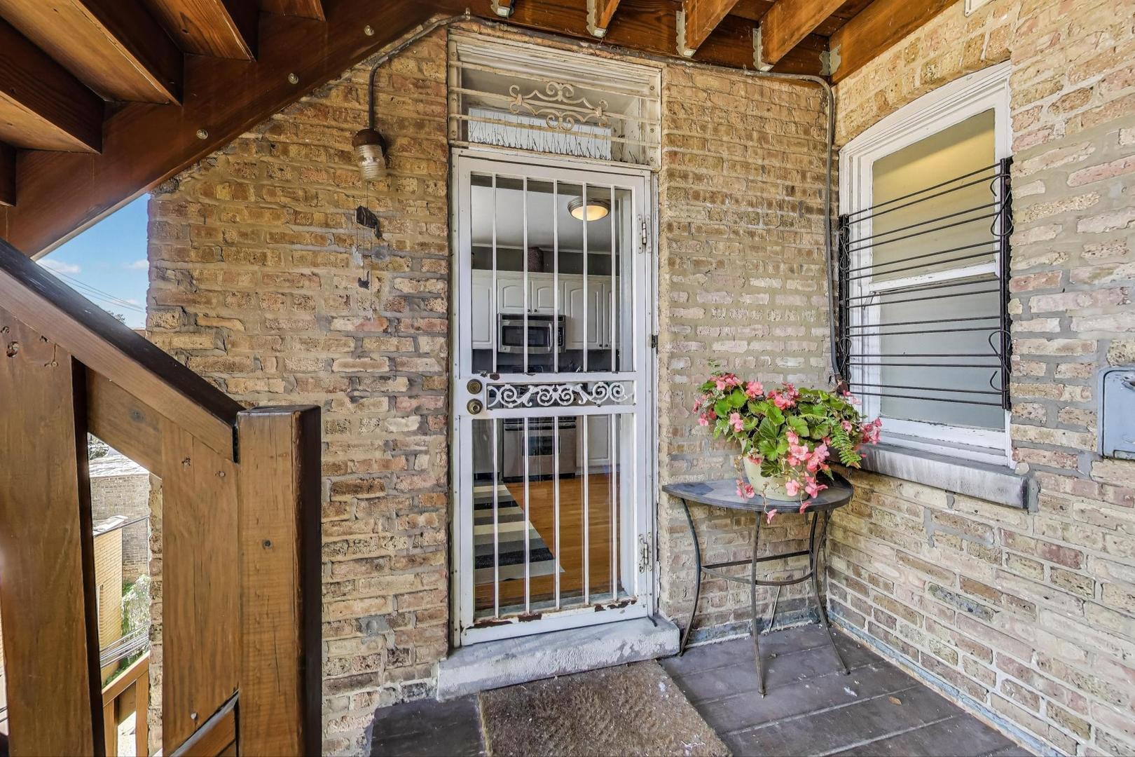 7519 N CLAREMONT Avenue Unit: 2S