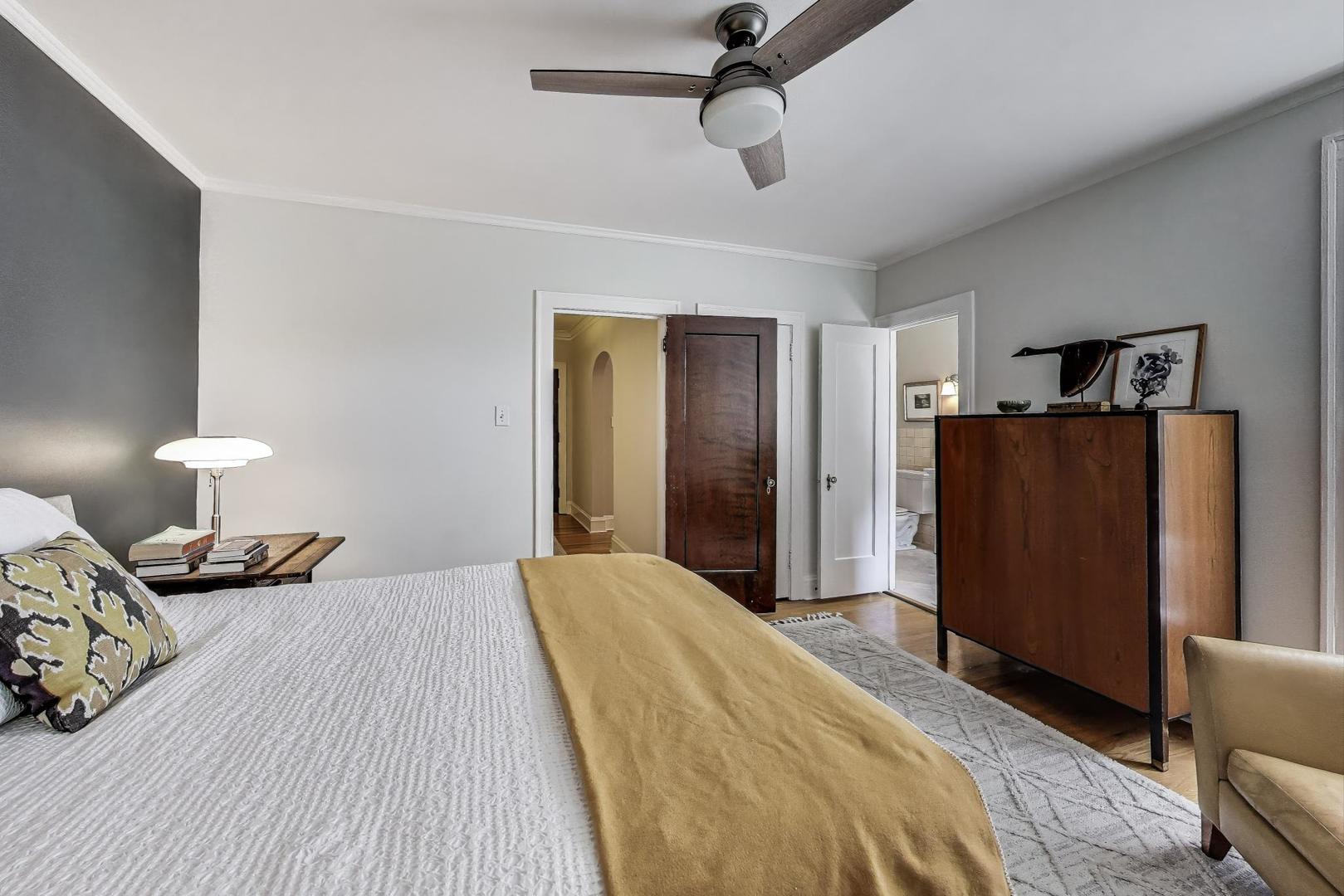 7519 N CLAREMONT Avenue Unit: 2S