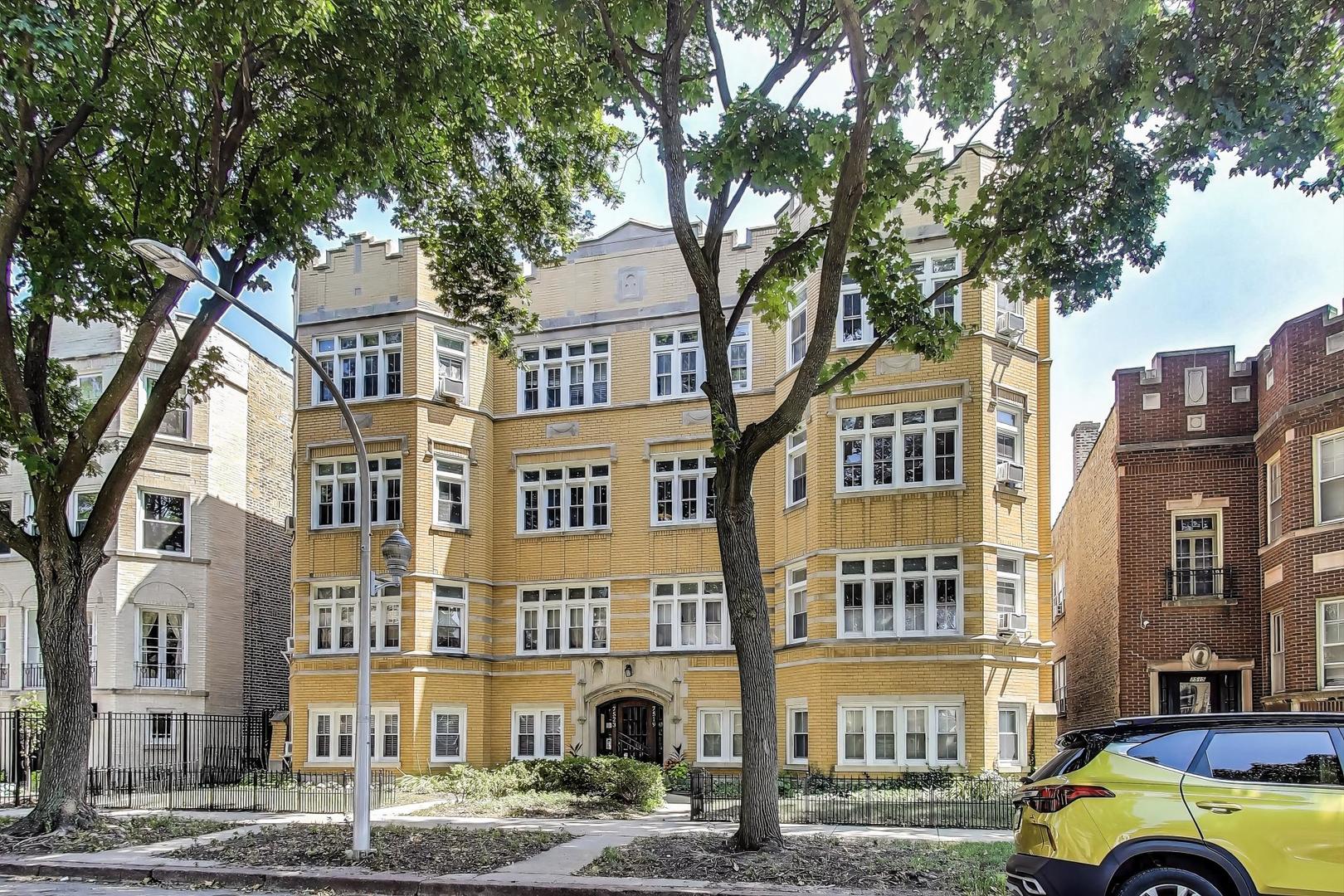 7519 N CLAREMONT Avenue Unit: 2S