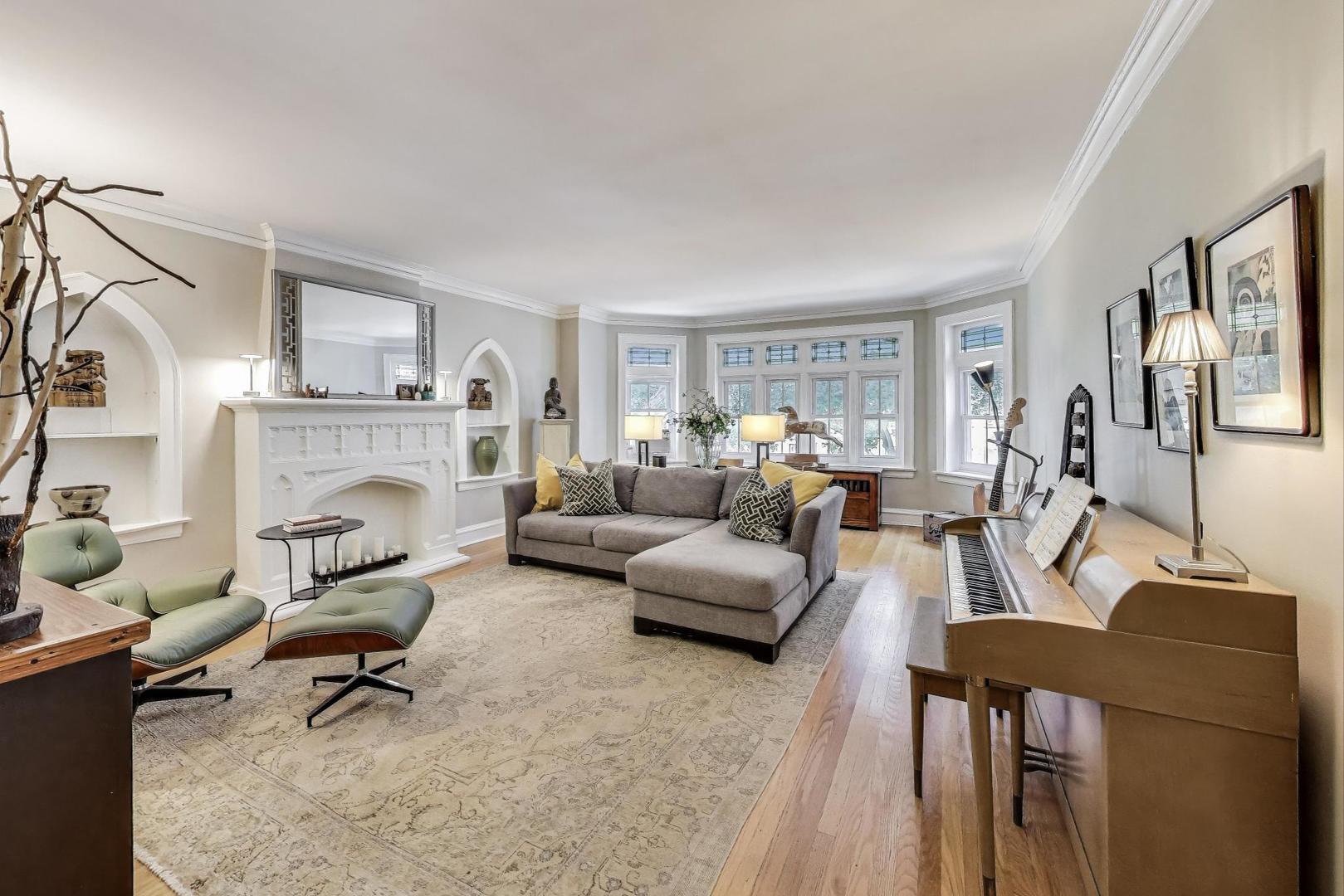 7519 N CLAREMONT Avenue Unit: 2S