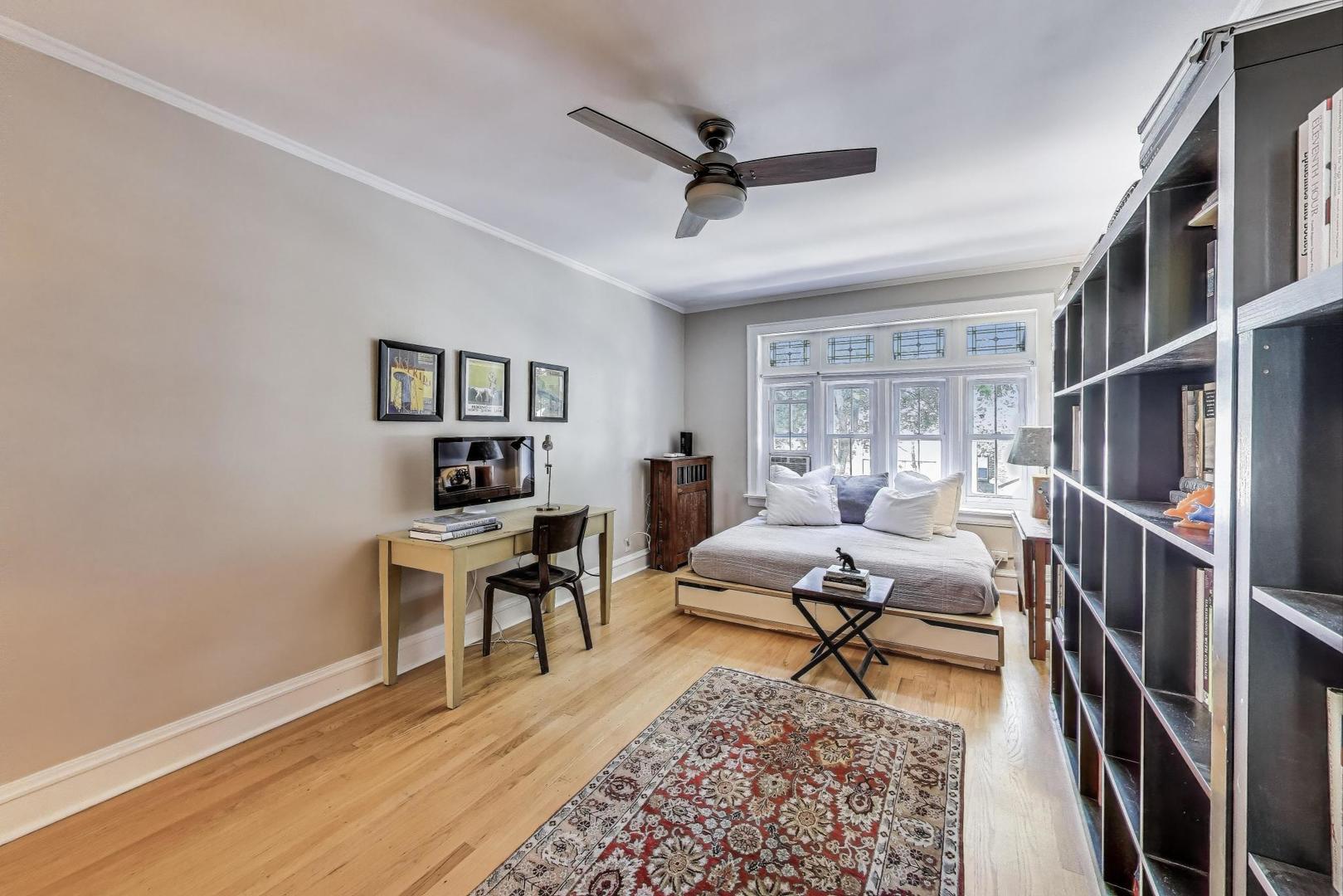 7519 N CLAREMONT Avenue Unit: 2S