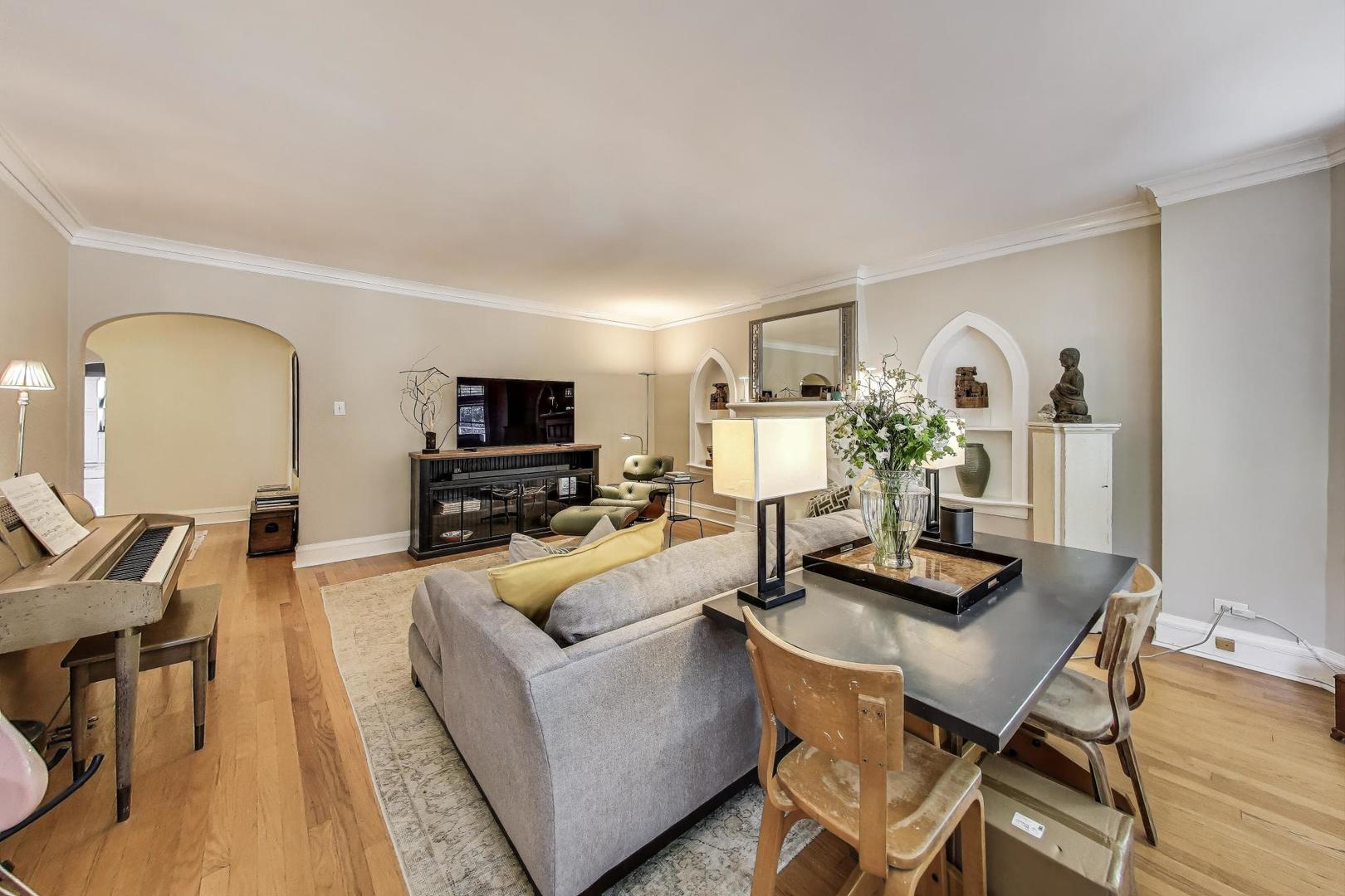 7519 N CLAREMONT Avenue Unit: 2S