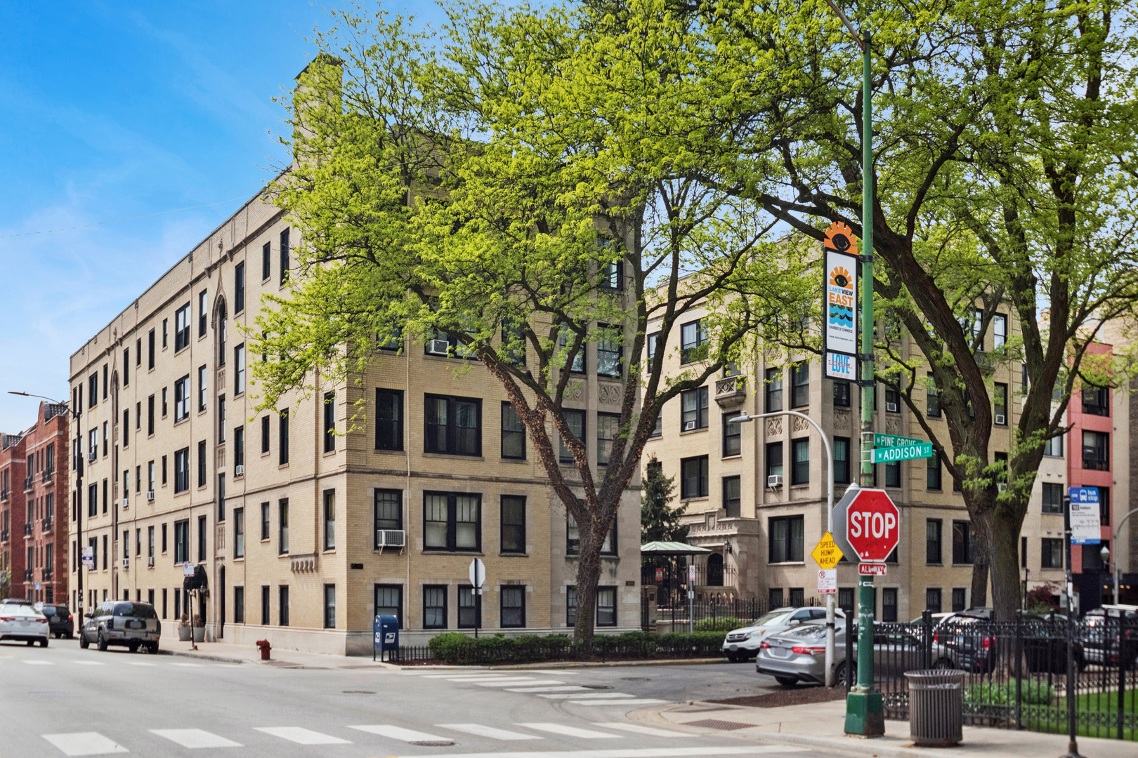 3602 N Pine Grove Avenue Unit: 2B
