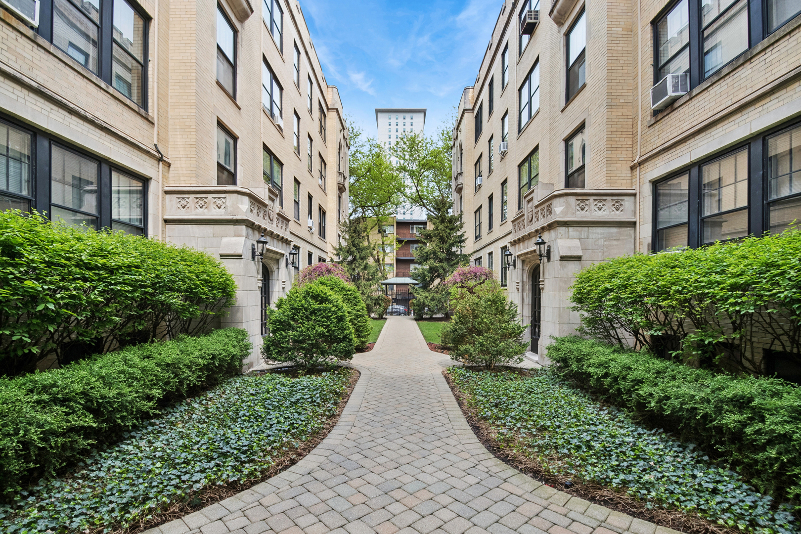 3602 N Pine Grove Avenue Unit: 2B