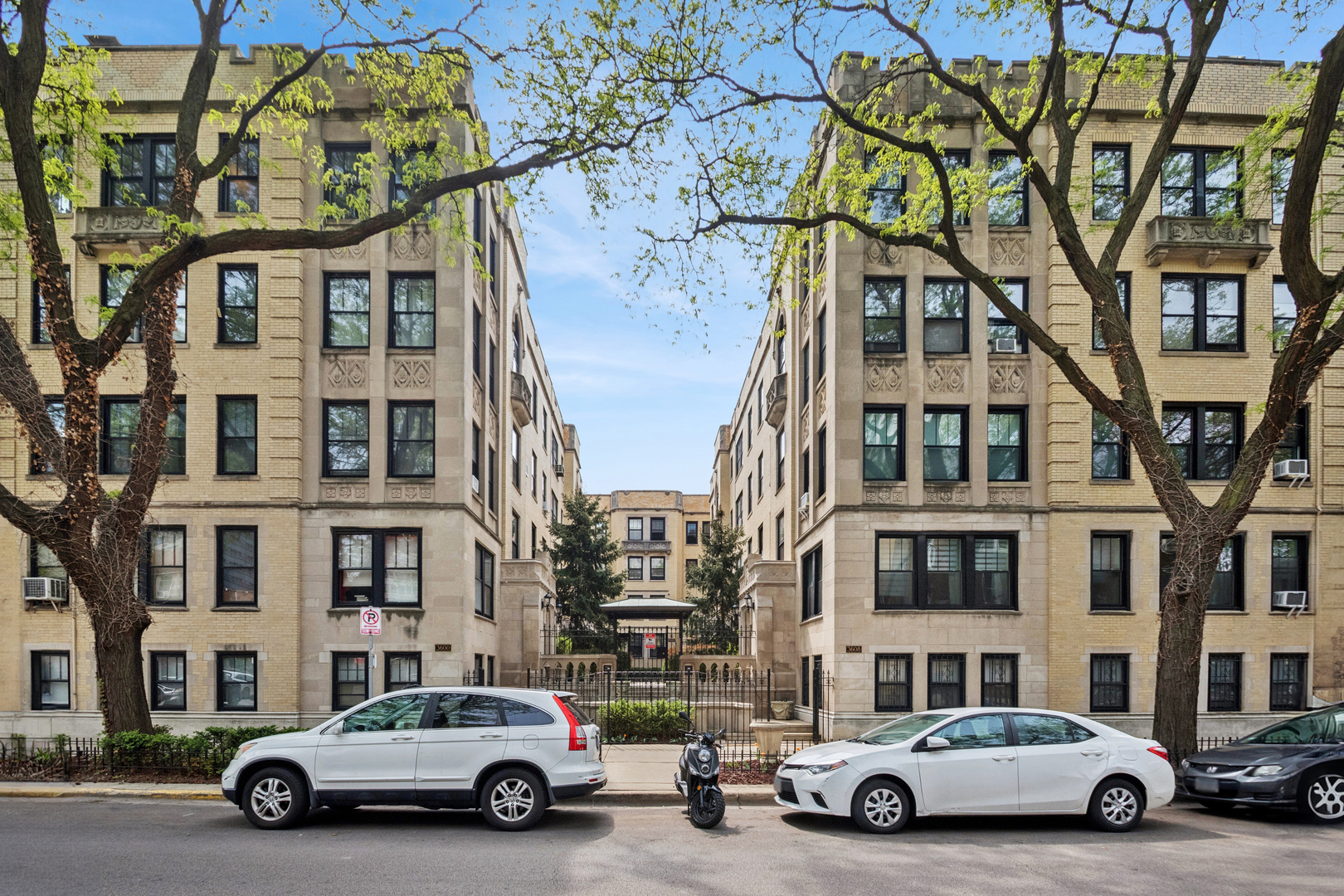 3602 N Pine Grove Avenue Unit: 2B