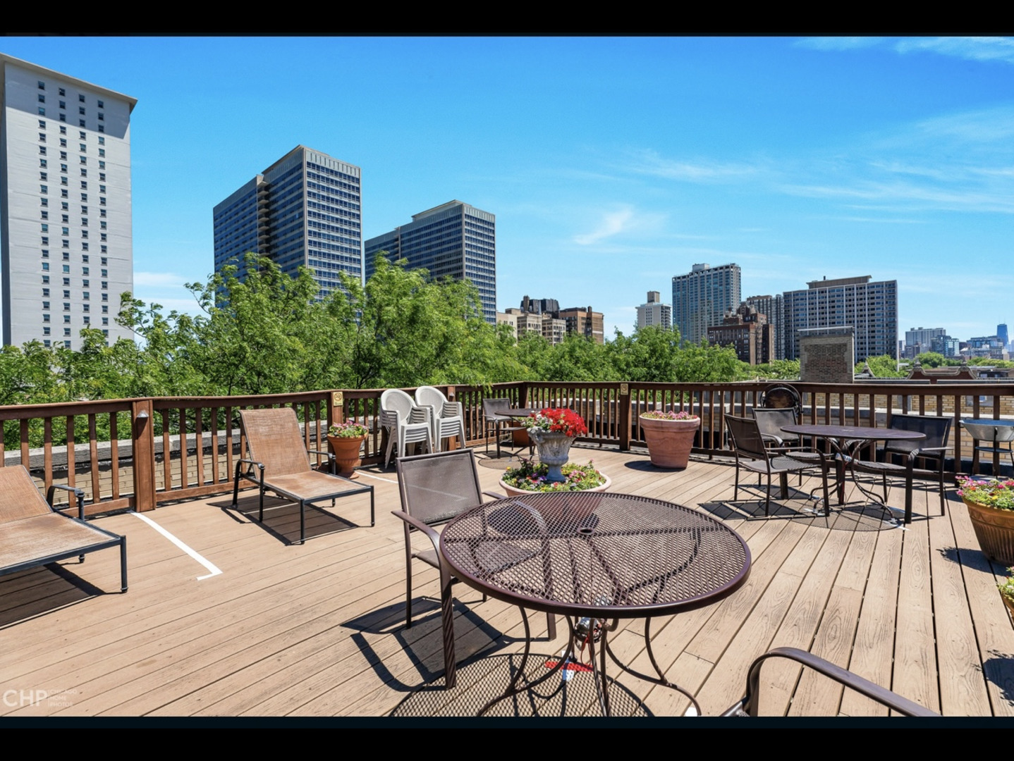 3602 N Pine Grove Avenue Unit: 2B
