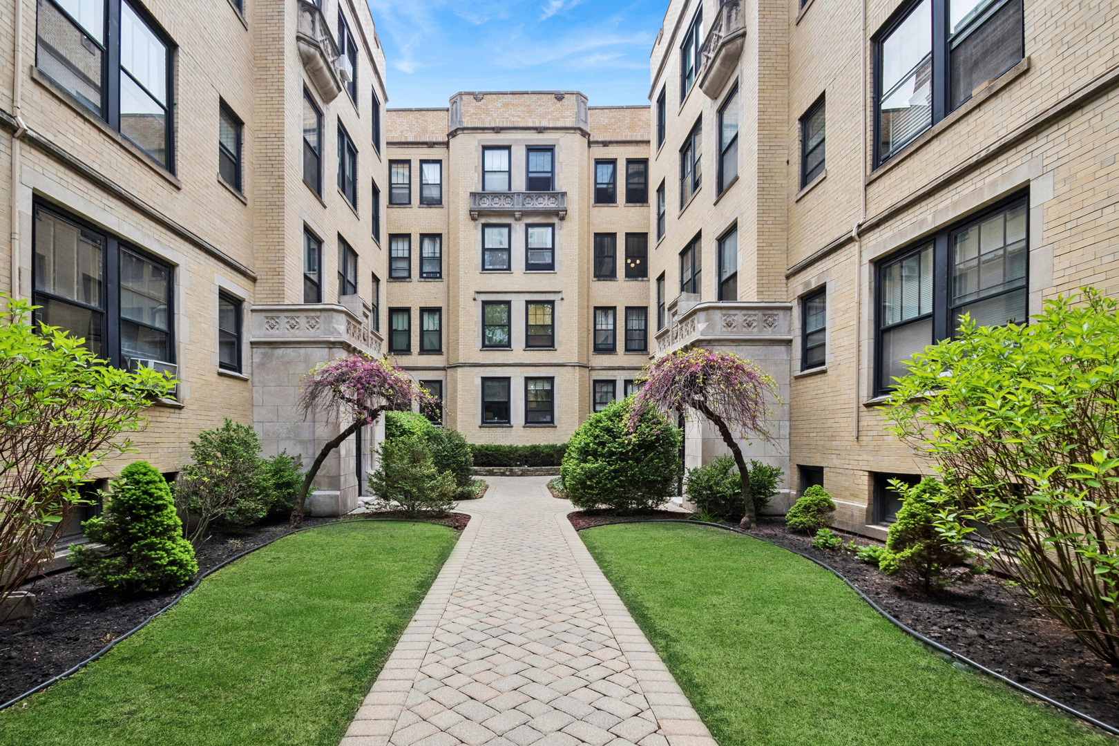 3602 N Pine Grove Avenue Unit: 2B