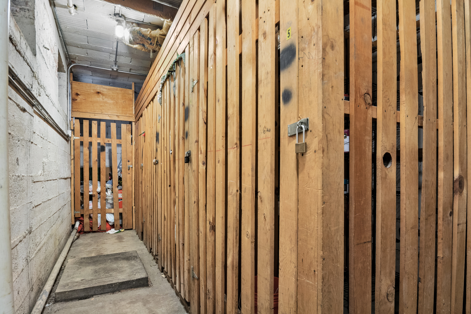 3602 N Pine Grove Avenue Unit: 2B