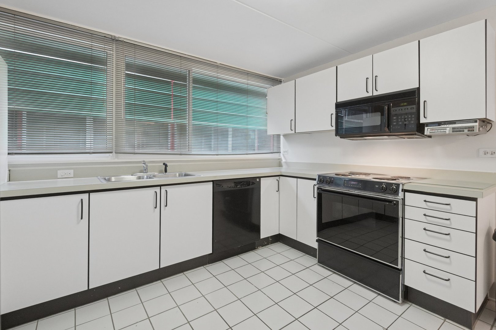 840 Michigan Avenue Unit: 10