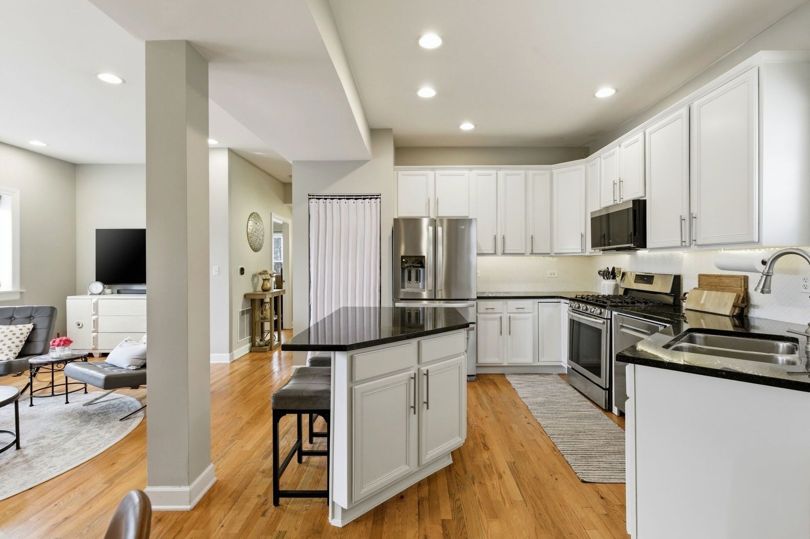 121 Callan Avenue Unit: 3S