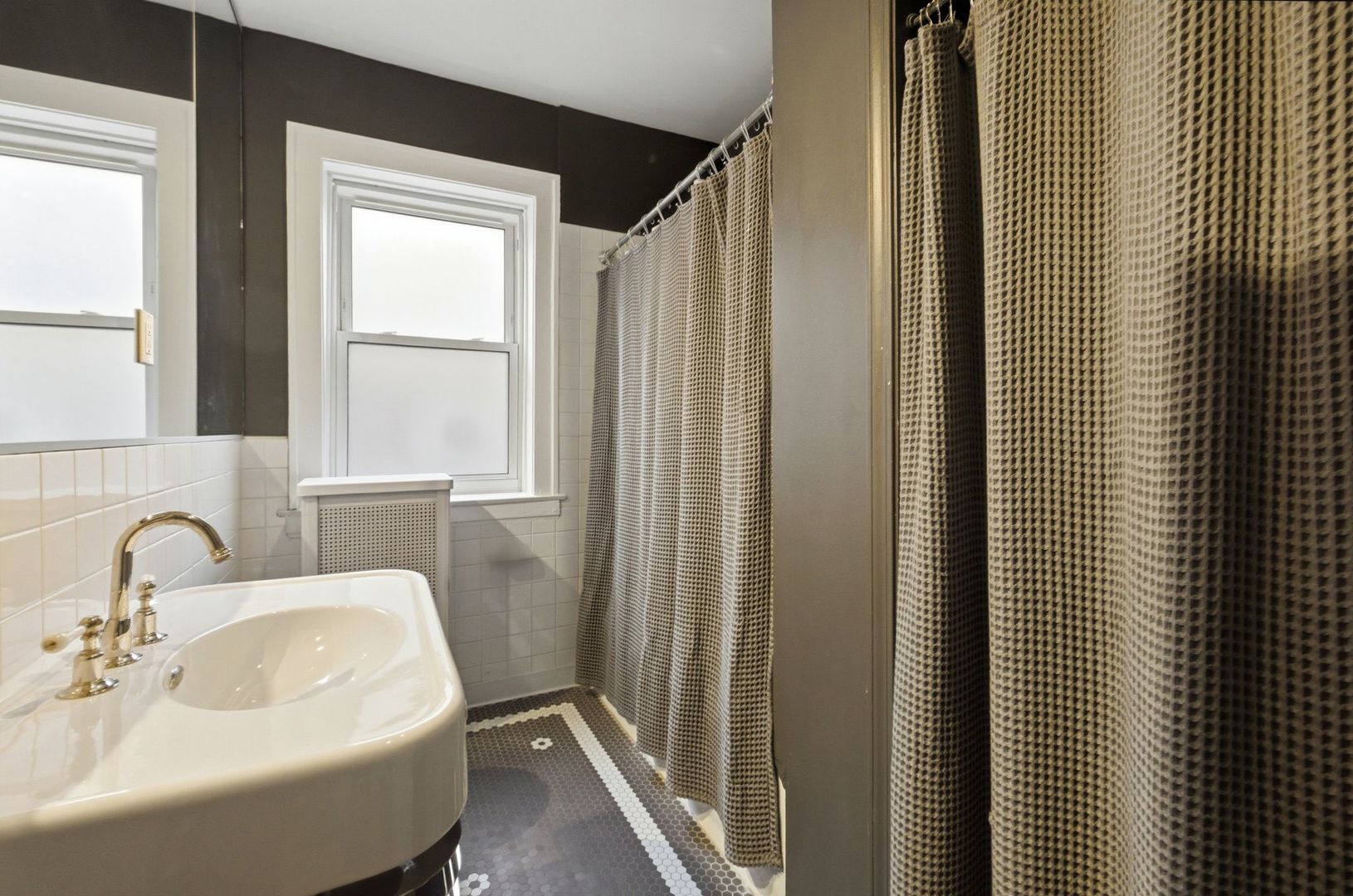 540 Sheridan Road Unit: 3