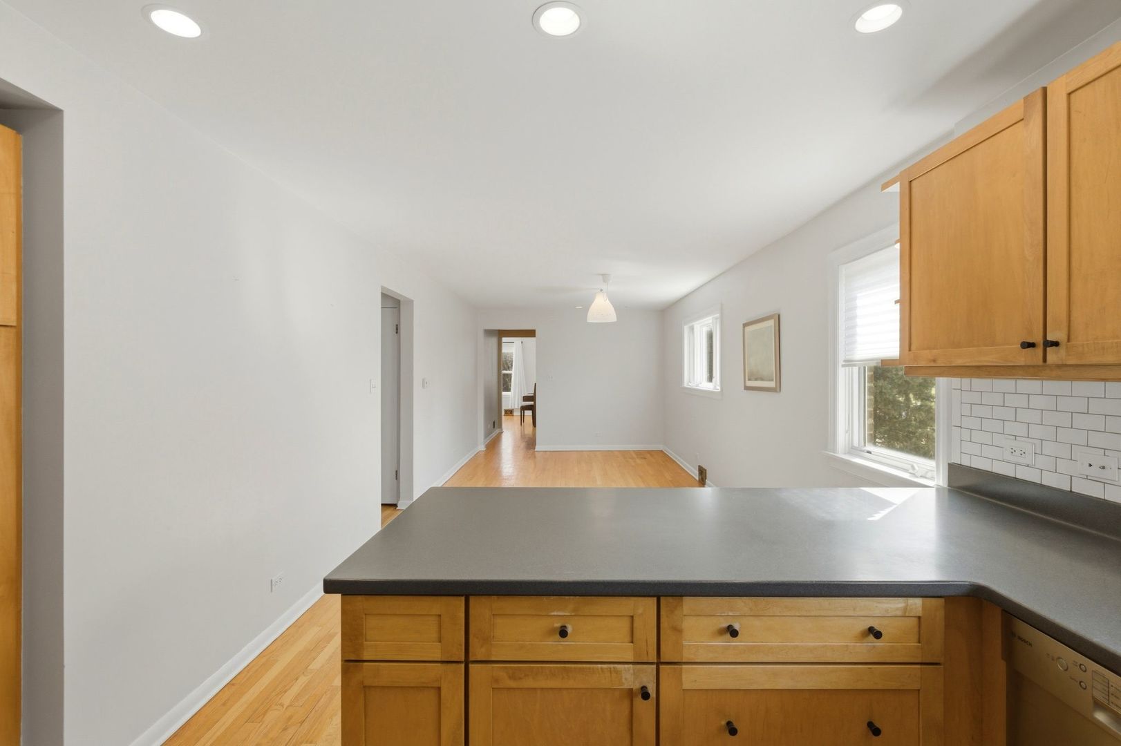 556 BARTON Avenue Unit: 1