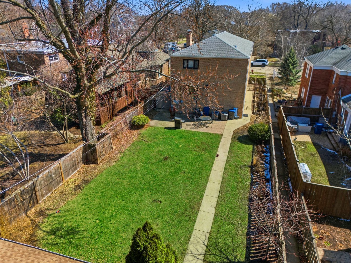 556 BARTON Avenue Unit: 1