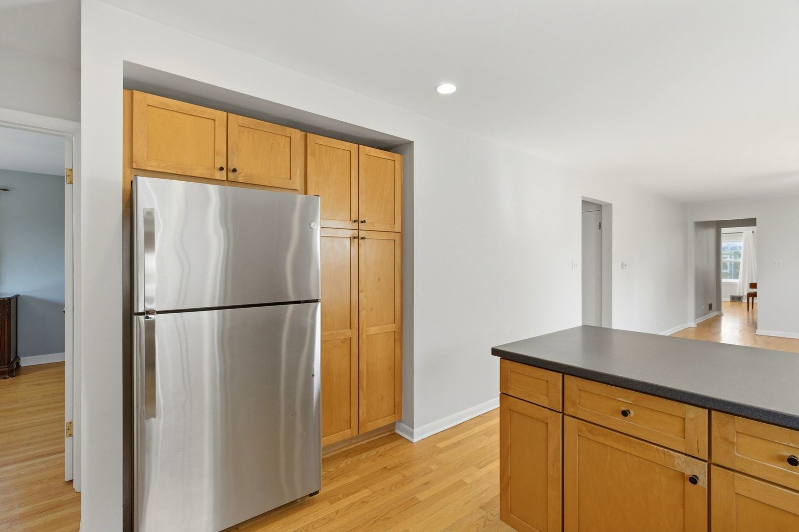 556 BARTON Avenue Unit: 1