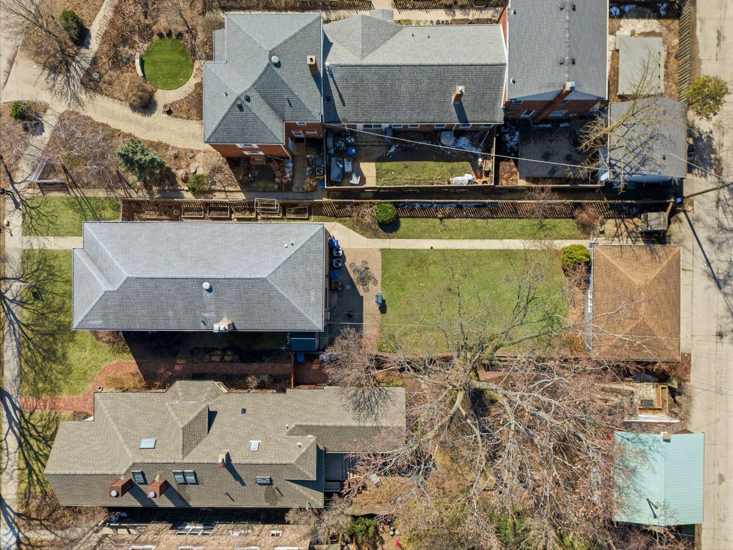 556 BARTON Avenue Unit: 1