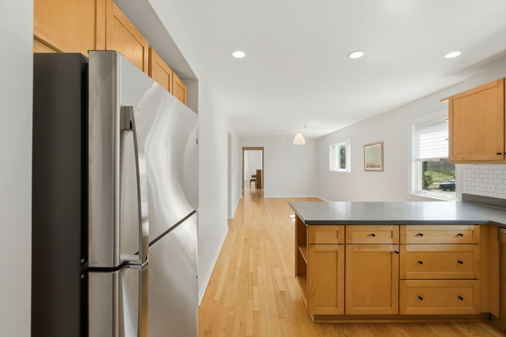 556 BARTON Avenue Unit: 1