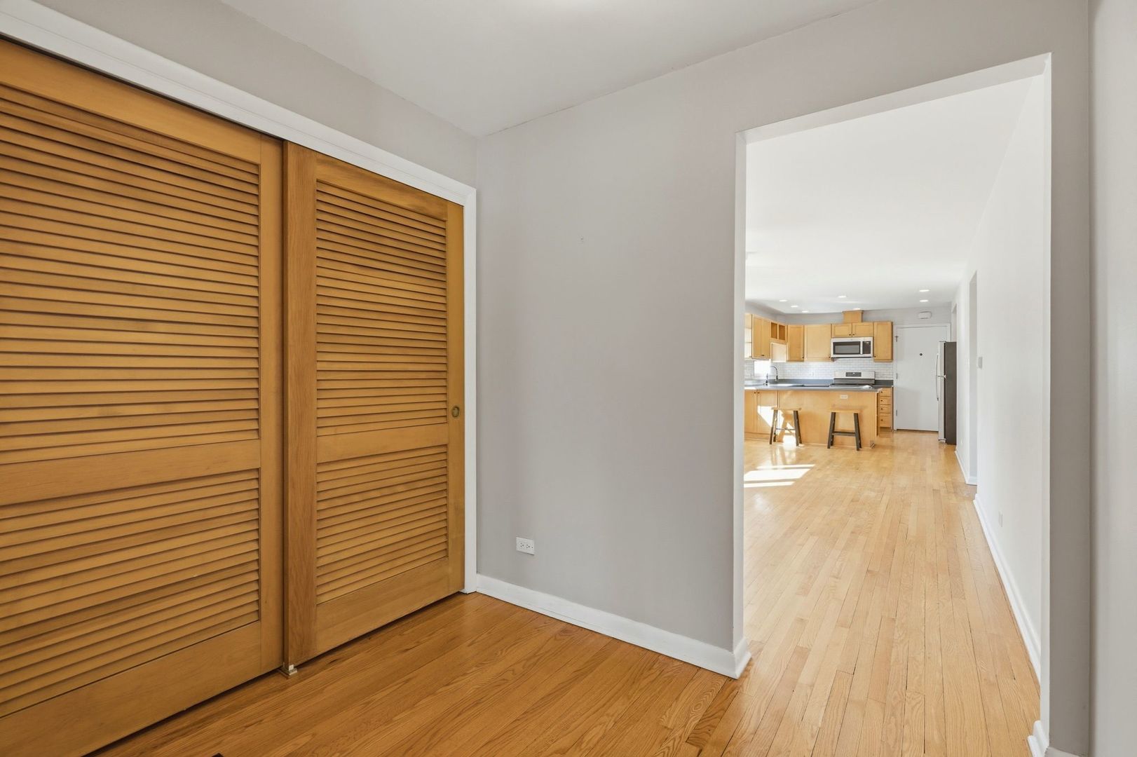 556 BARTON Avenue Unit: 1