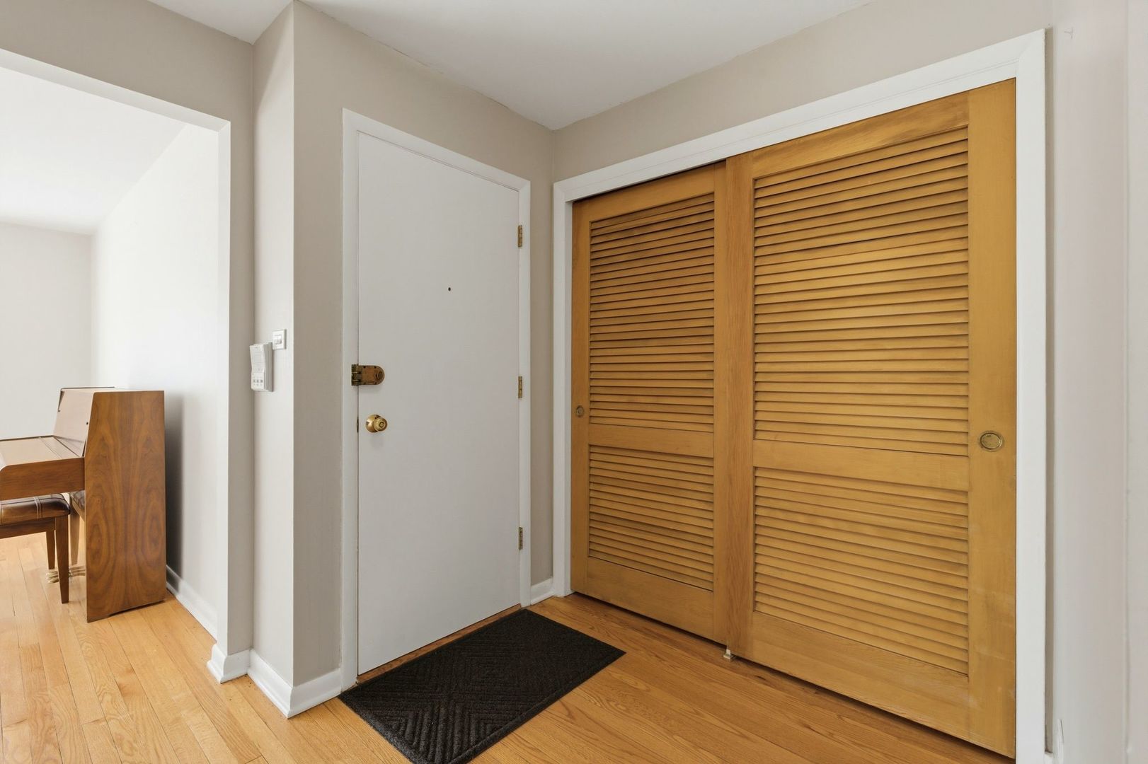 556 BARTON Avenue Unit: 1