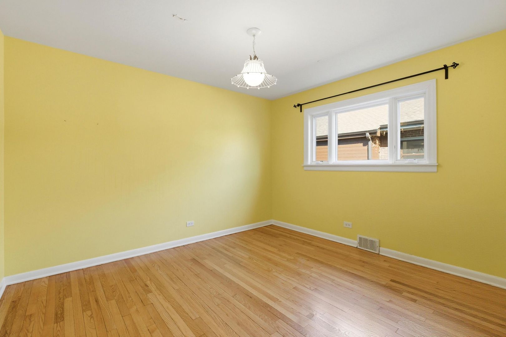 556 BARTON Avenue Unit: 2