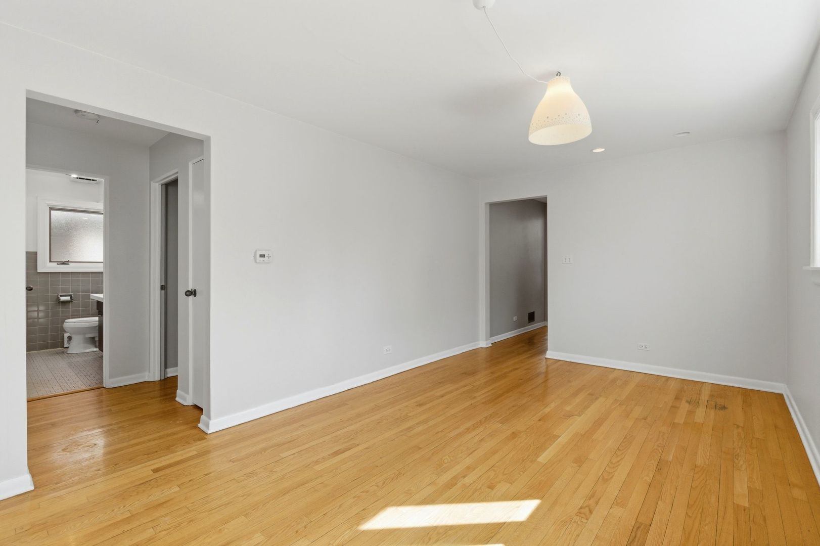 556 BARTON Avenue Unit: 2