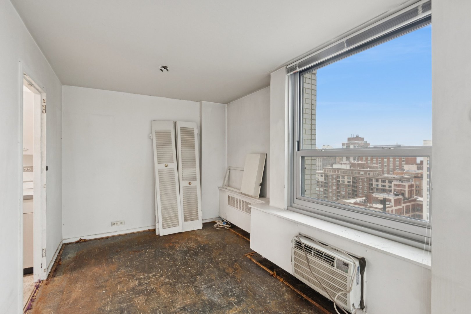 1255 N Sandburg Terrace Unit: 2402