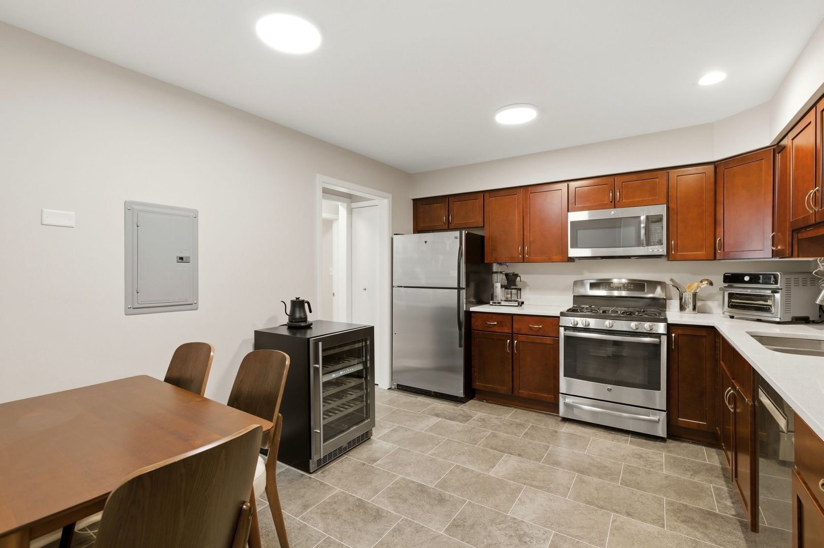 1333 Maple Avenue Unit: 2E