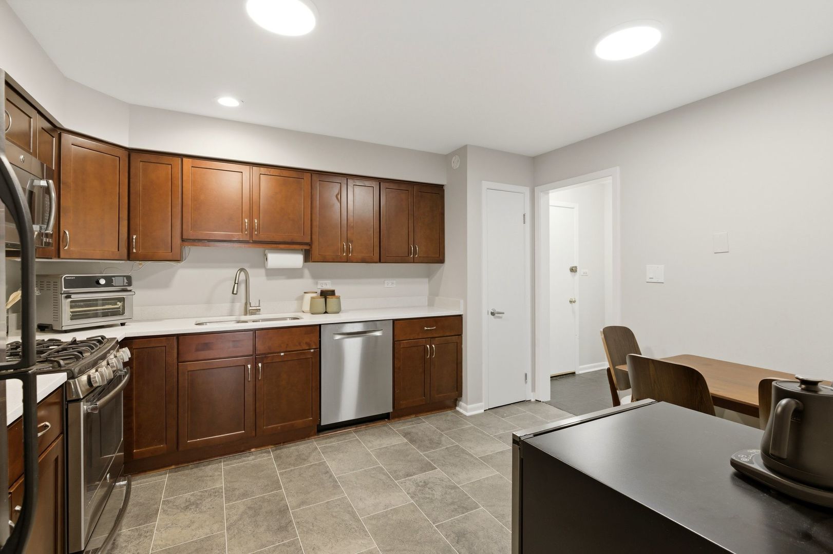 1333 Maple Avenue Unit: 2E