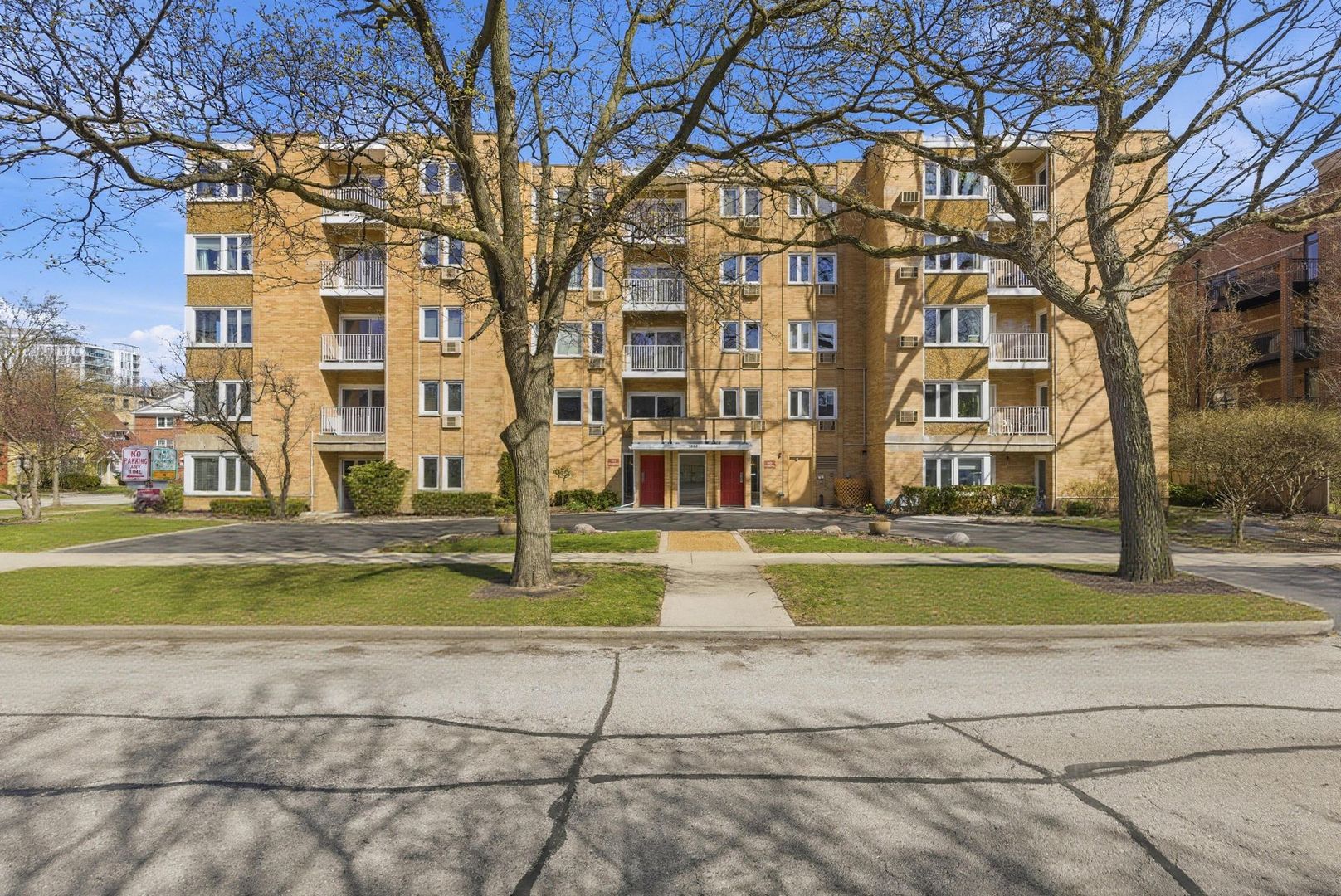1333 Maple Avenue Unit: 2E