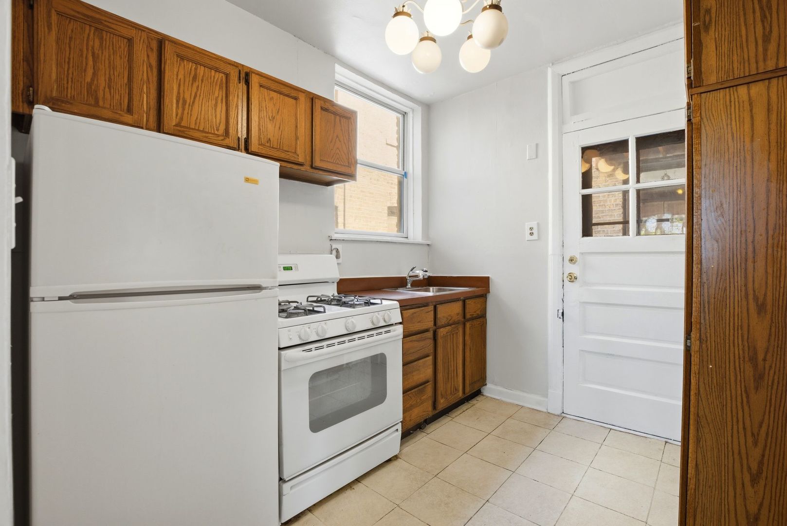 6761 N Artesian Avenue Unit: 2H