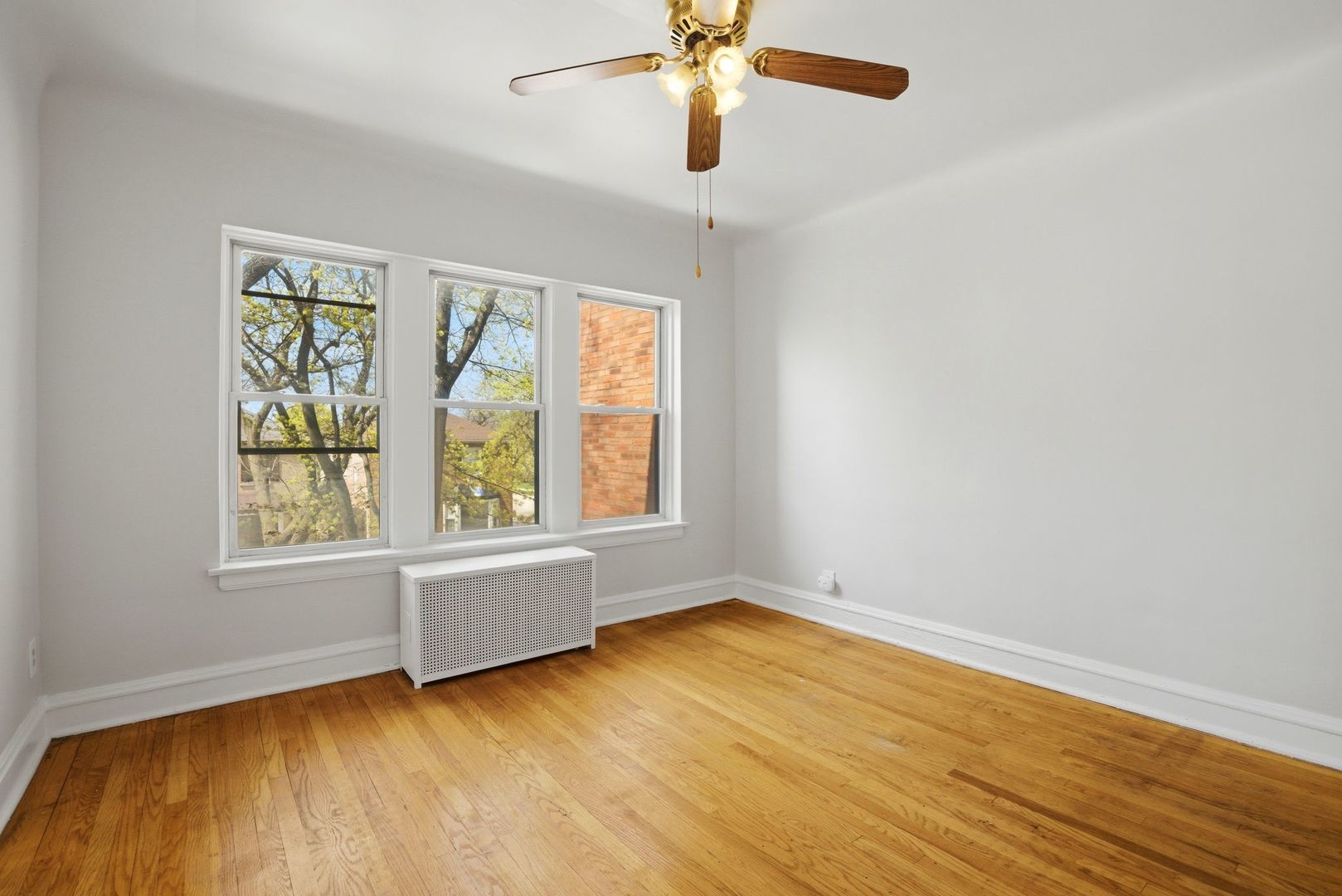 6761 N Artesian Avenue Unit: 2H