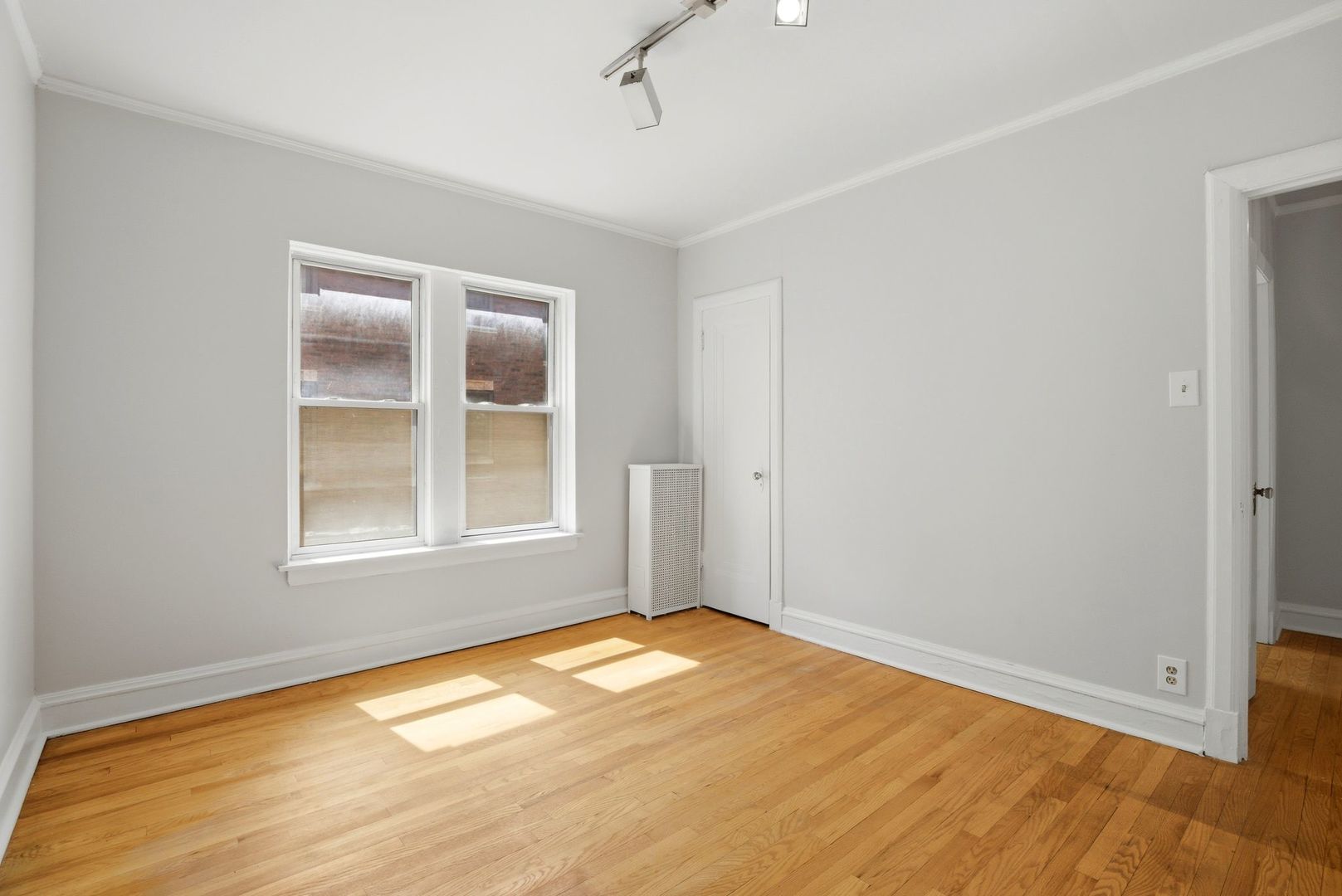 6761 N Artesian Avenue Unit: 2H