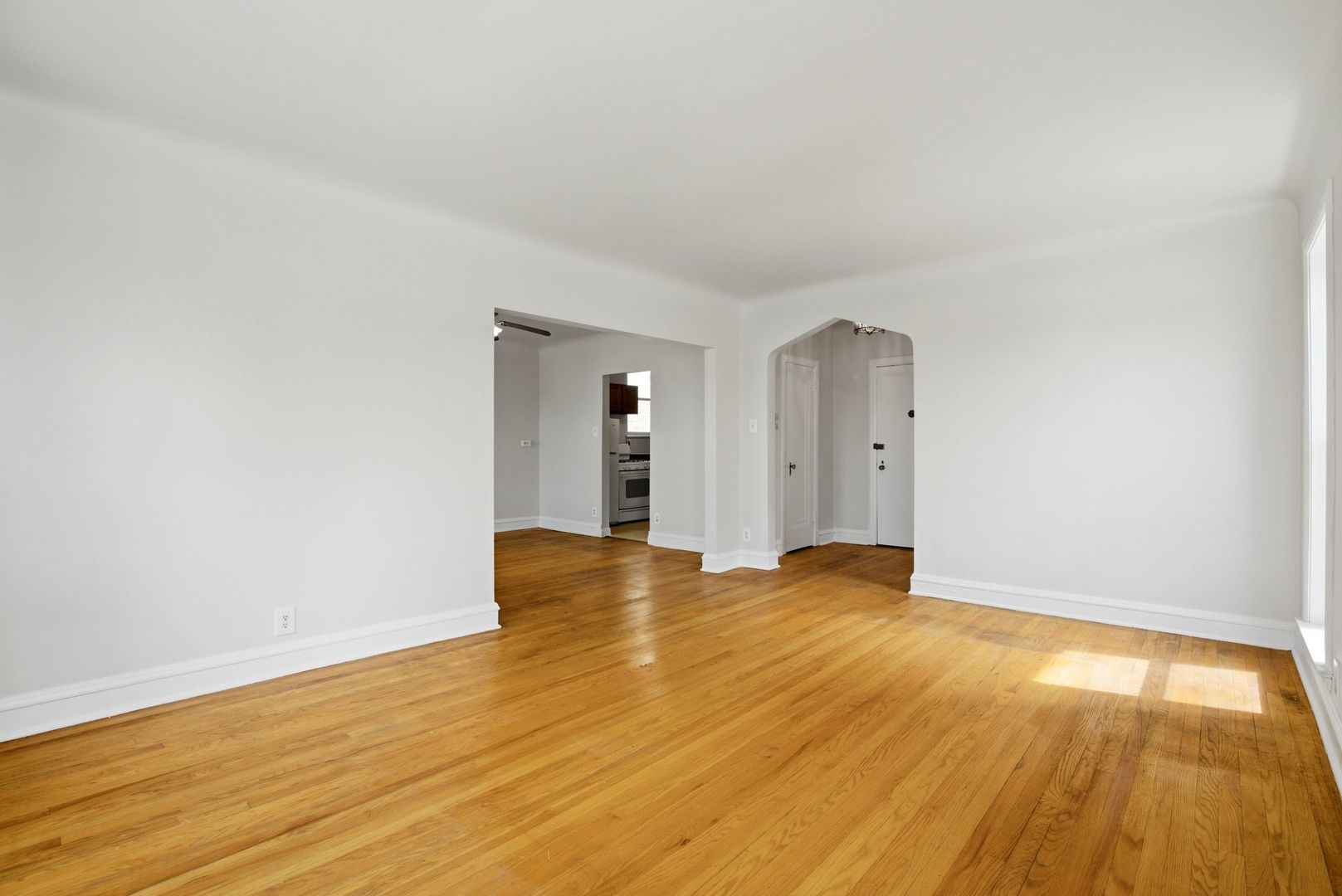 6761 N Artesian Avenue Unit: 2H