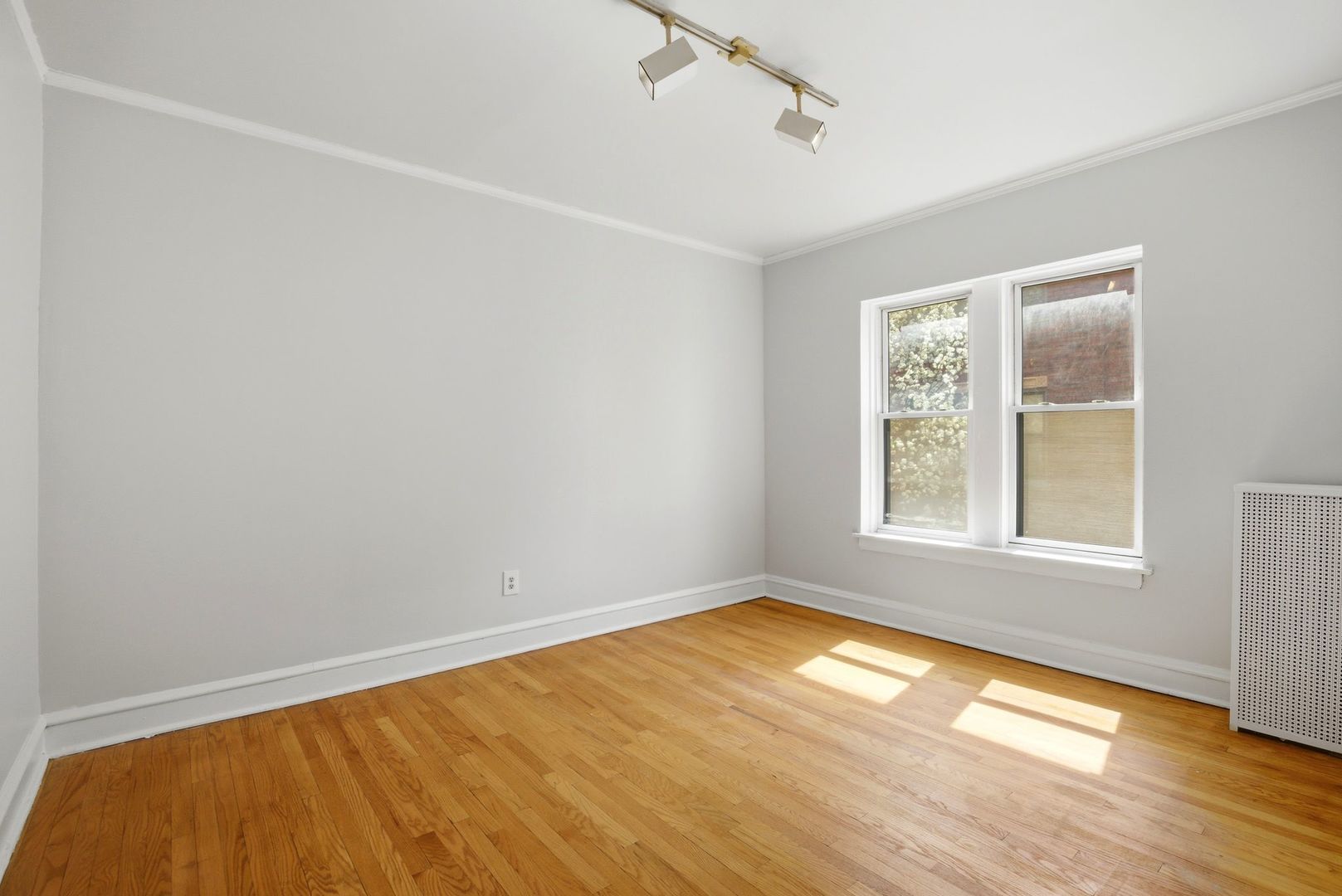 6761 N Artesian Avenue Unit: 2H