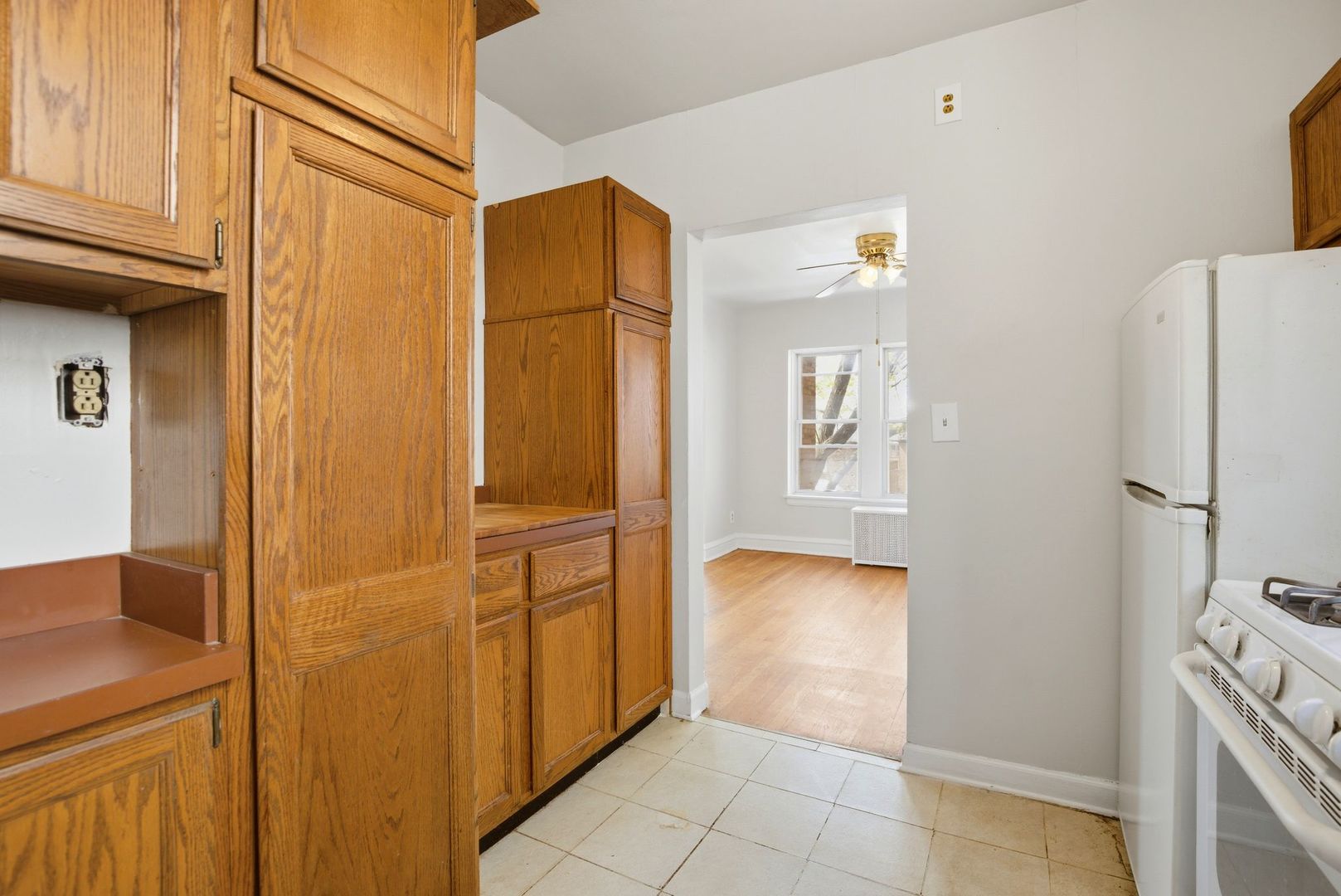 6761 N Artesian Avenue Unit: 2H