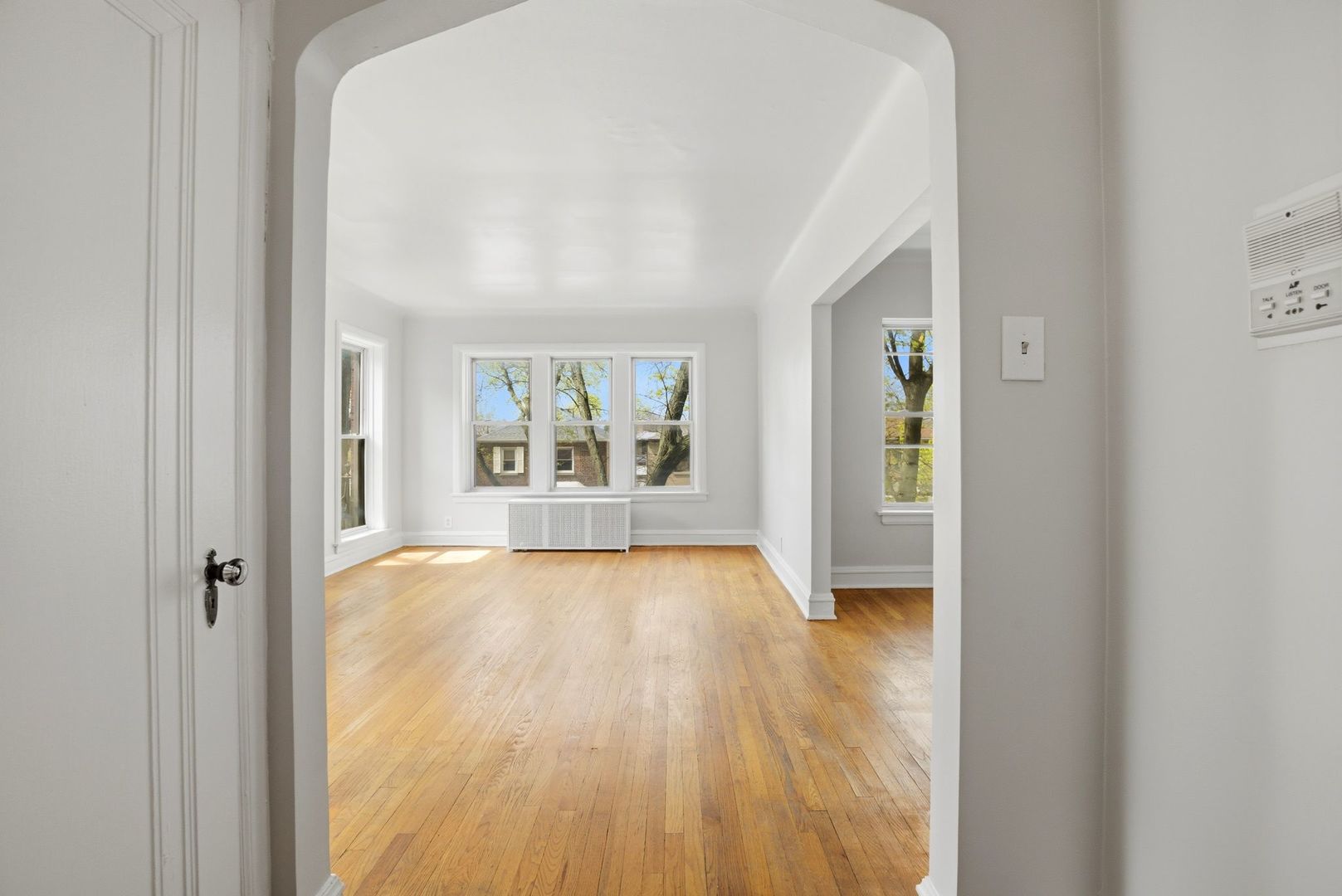 6761 N Artesian Avenue Unit: 2H