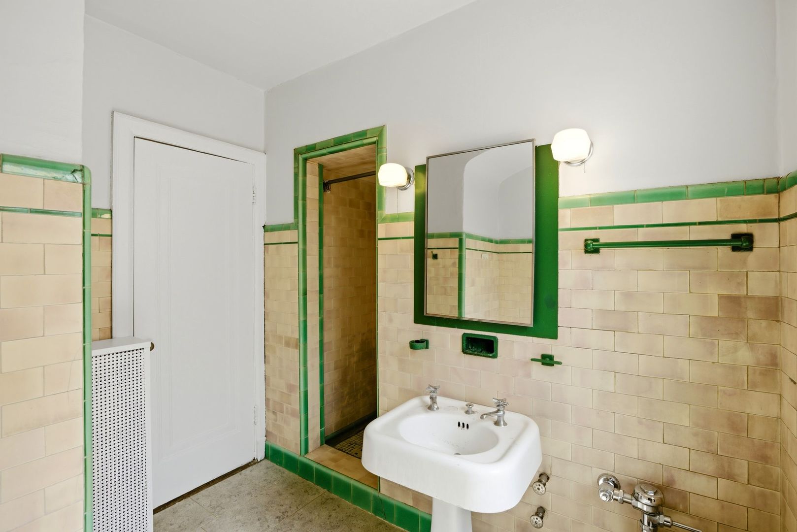 6761 N Artesian Avenue Unit: 2H