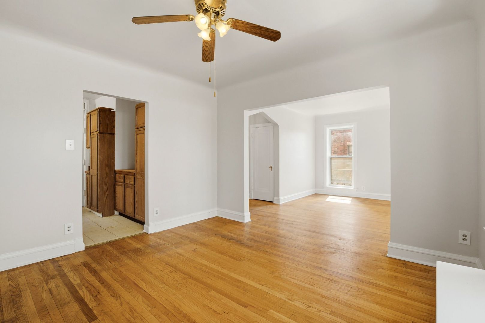 6761 N Artesian Avenue Unit: 2H