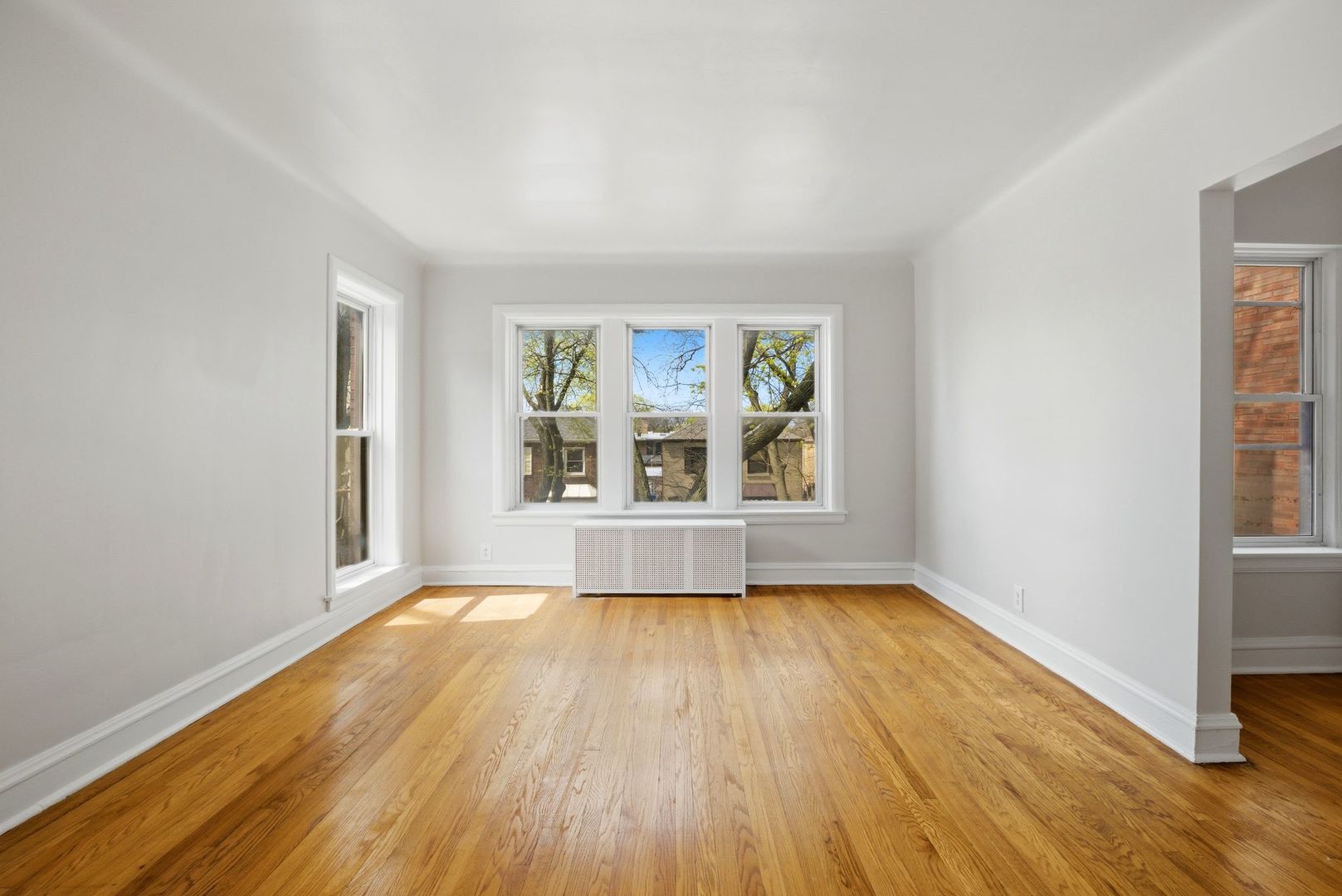 6761 N Artesian Avenue Unit: 2H