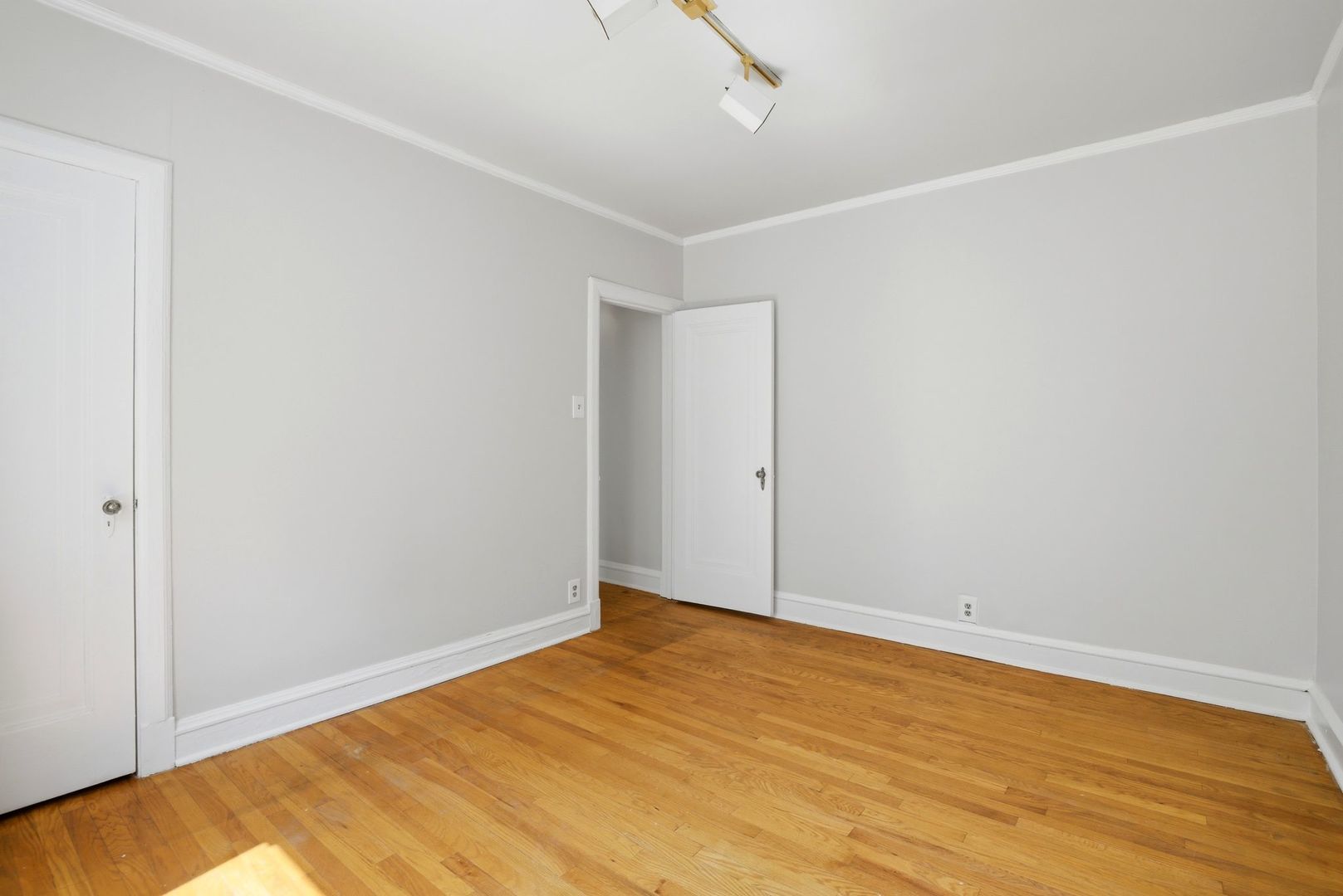 6761 N Artesian Avenue Unit: 2H