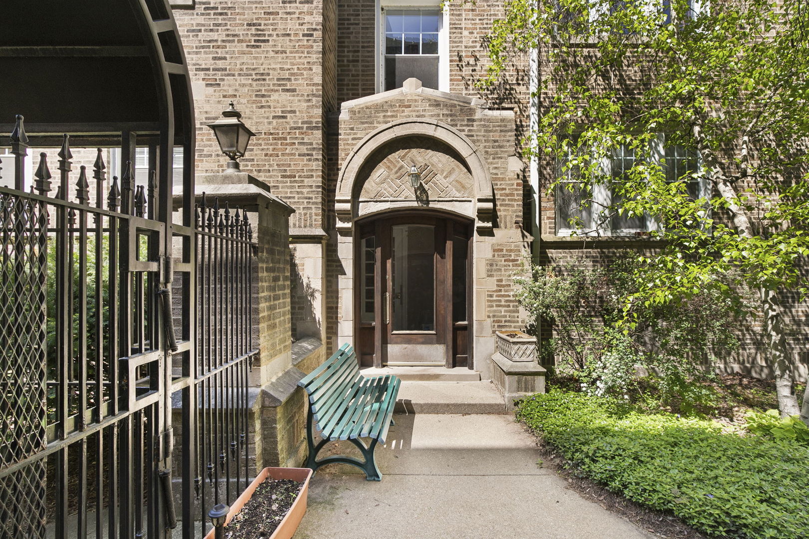 723 Reba Place Unit: 2N