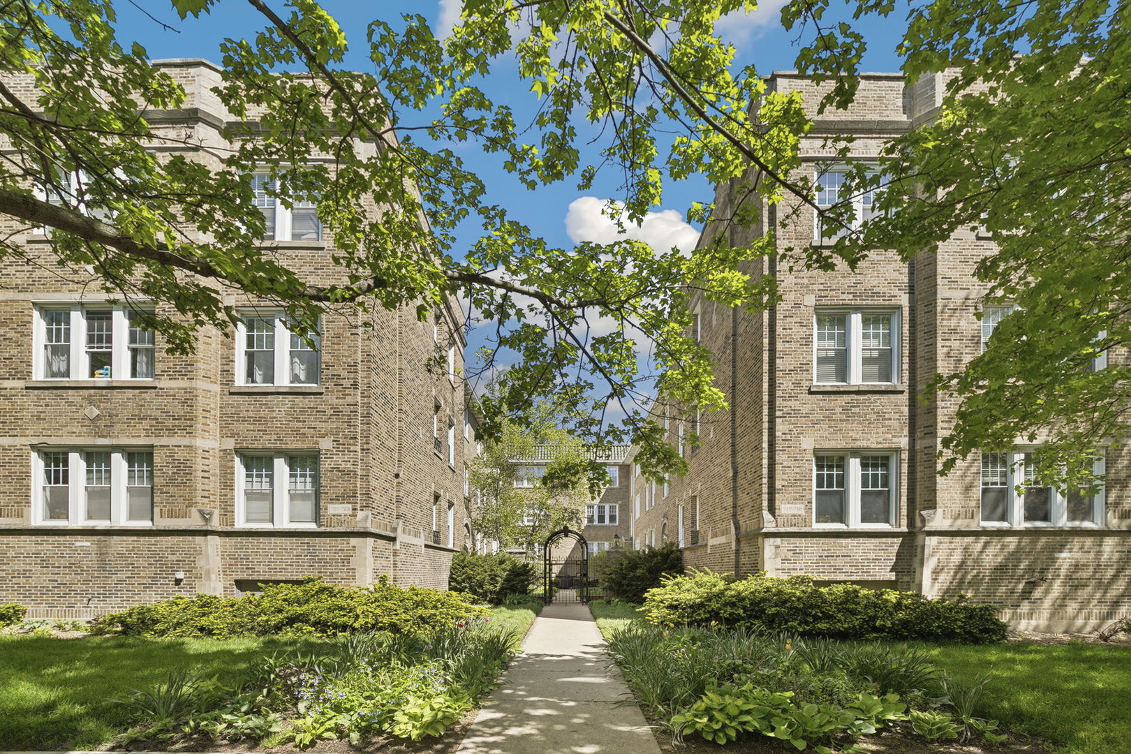 723 Reba Place Unit: 2N