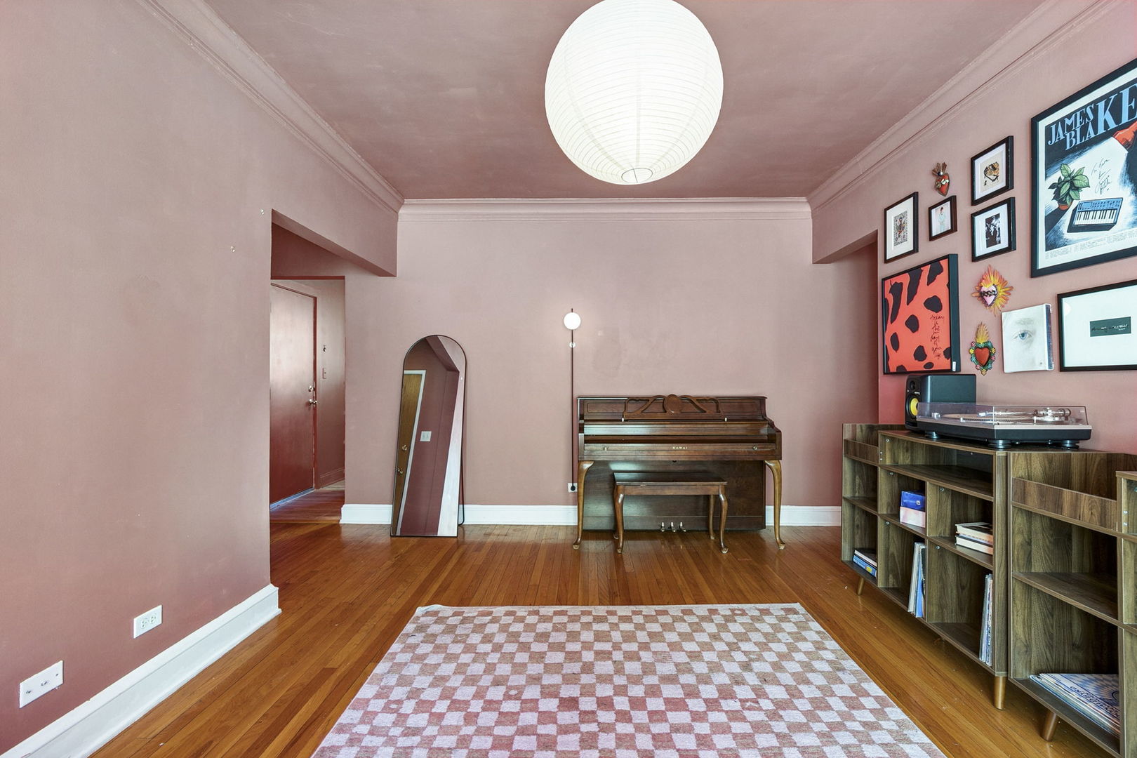 723 Reba Place Unit: 2N