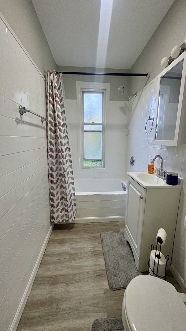 11733 S Stewart Avenue Unit: 1