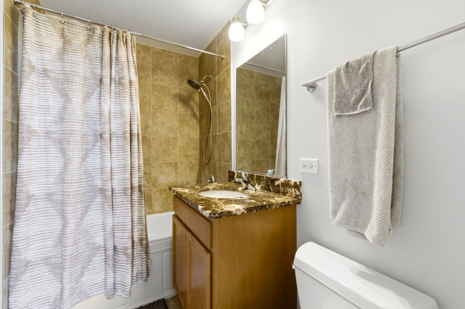 1791 W Howard Street Unit: 302