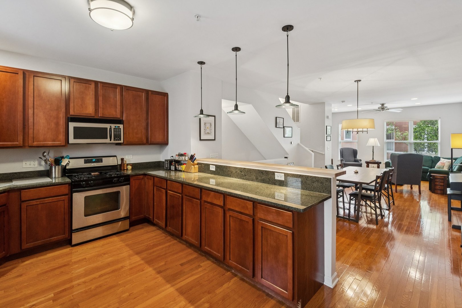 521 Chicago Avenue Unit: H
