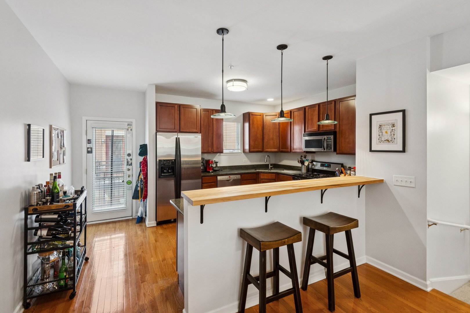 521 Chicago Avenue Unit: H