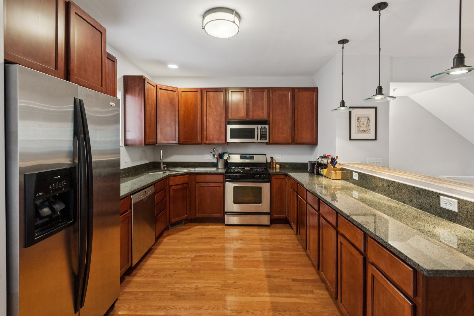 521 Chicago Avenue Unit: H