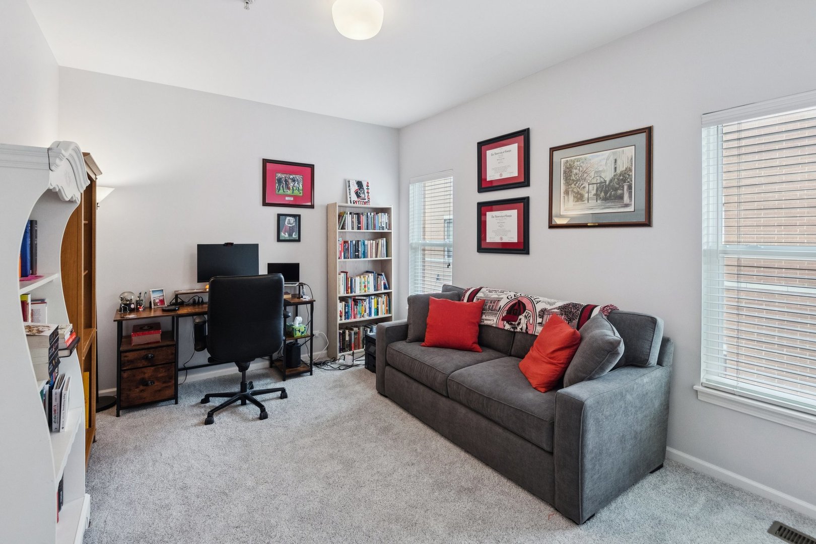 521 Chicago Avenue Unit: H